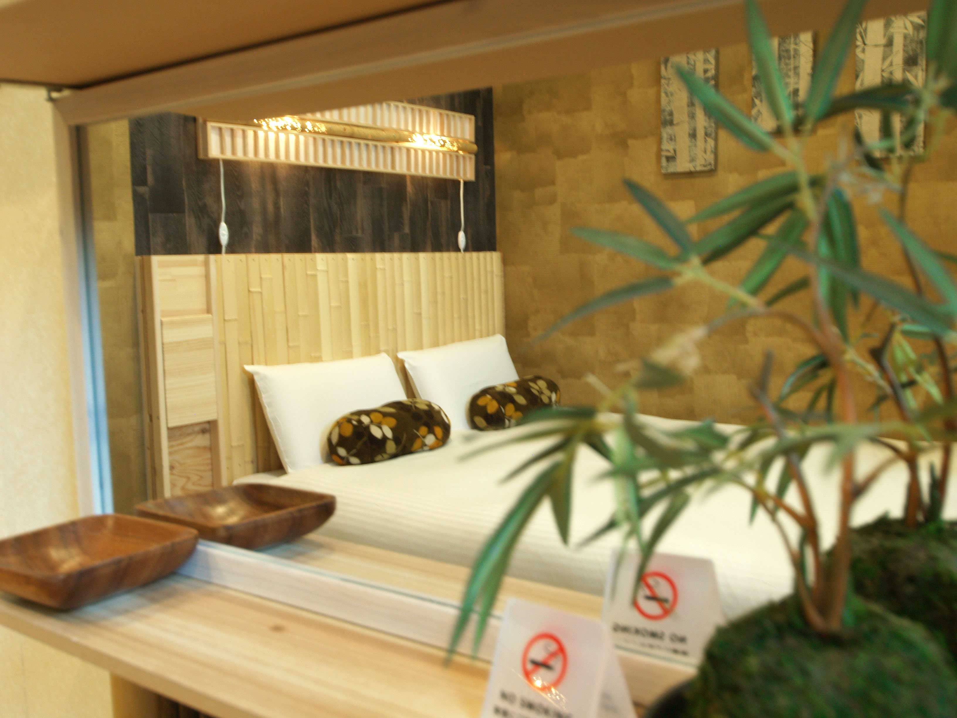 Japanese-style room