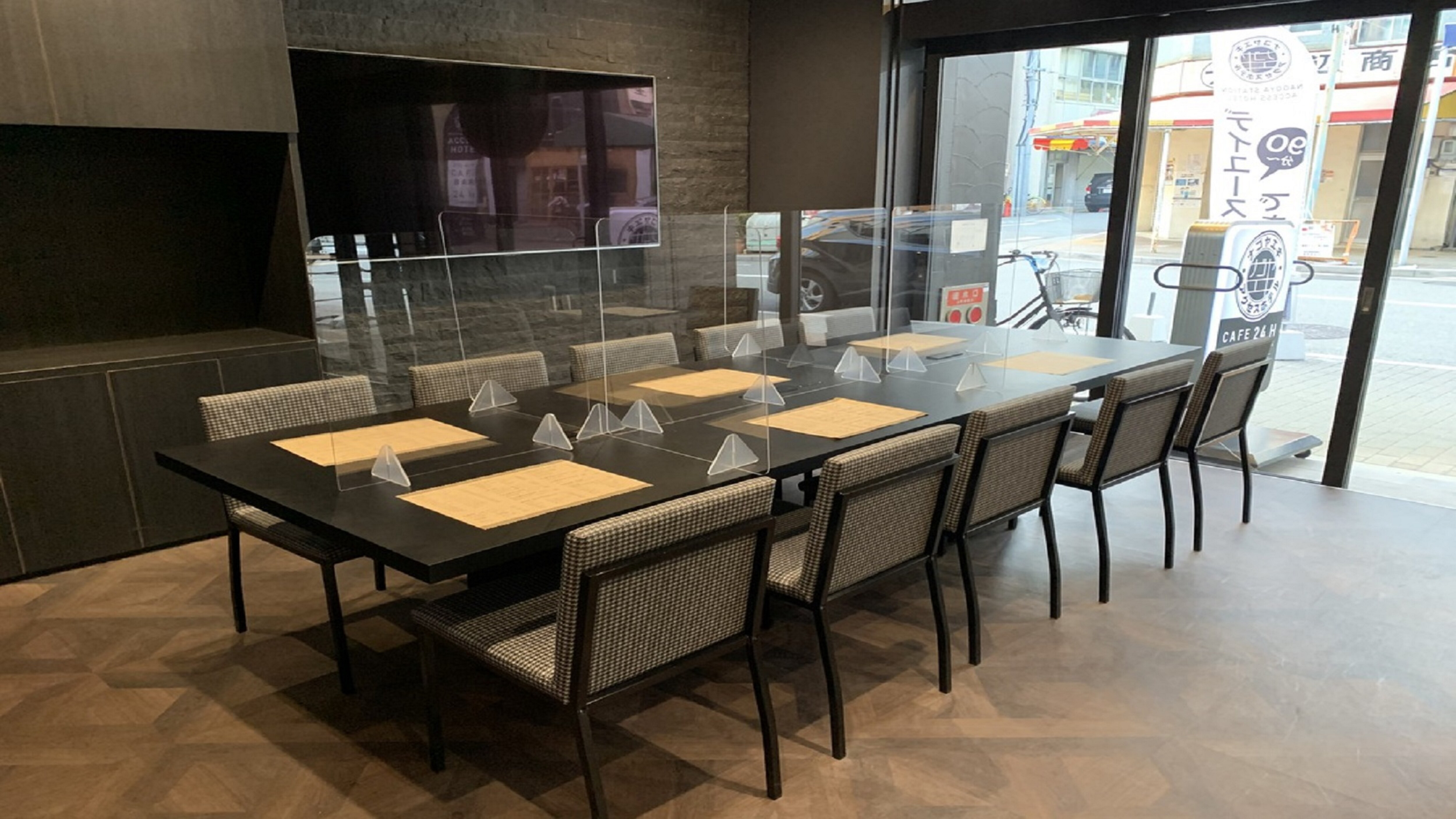 Cafe table seating