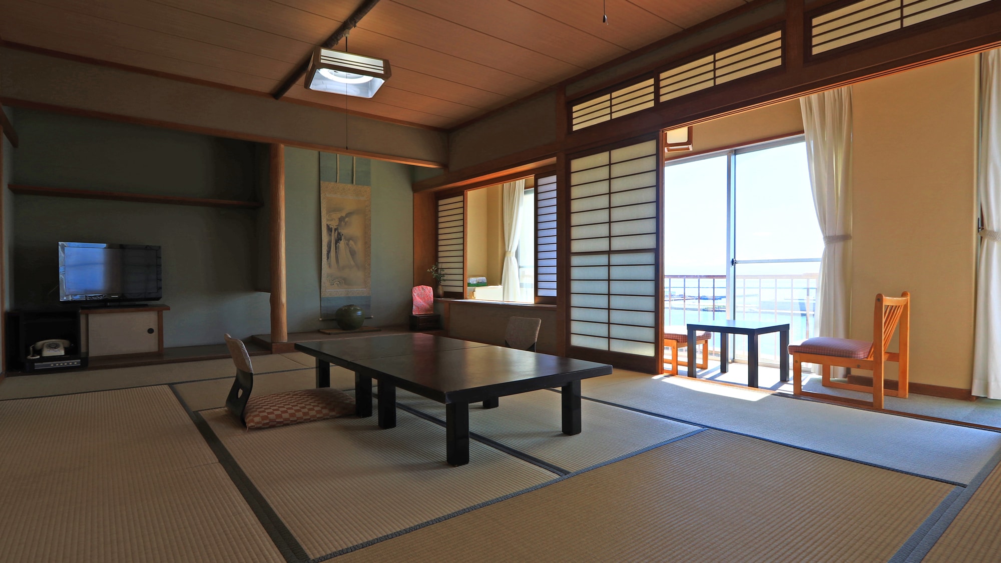 [10 tatami Japanese-style room] Relax in a spacious room