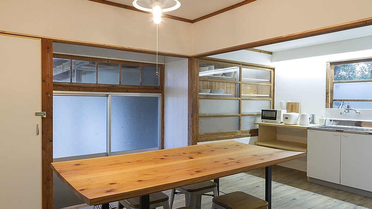 "Coral Stone Hut Accommodation" Food Spot