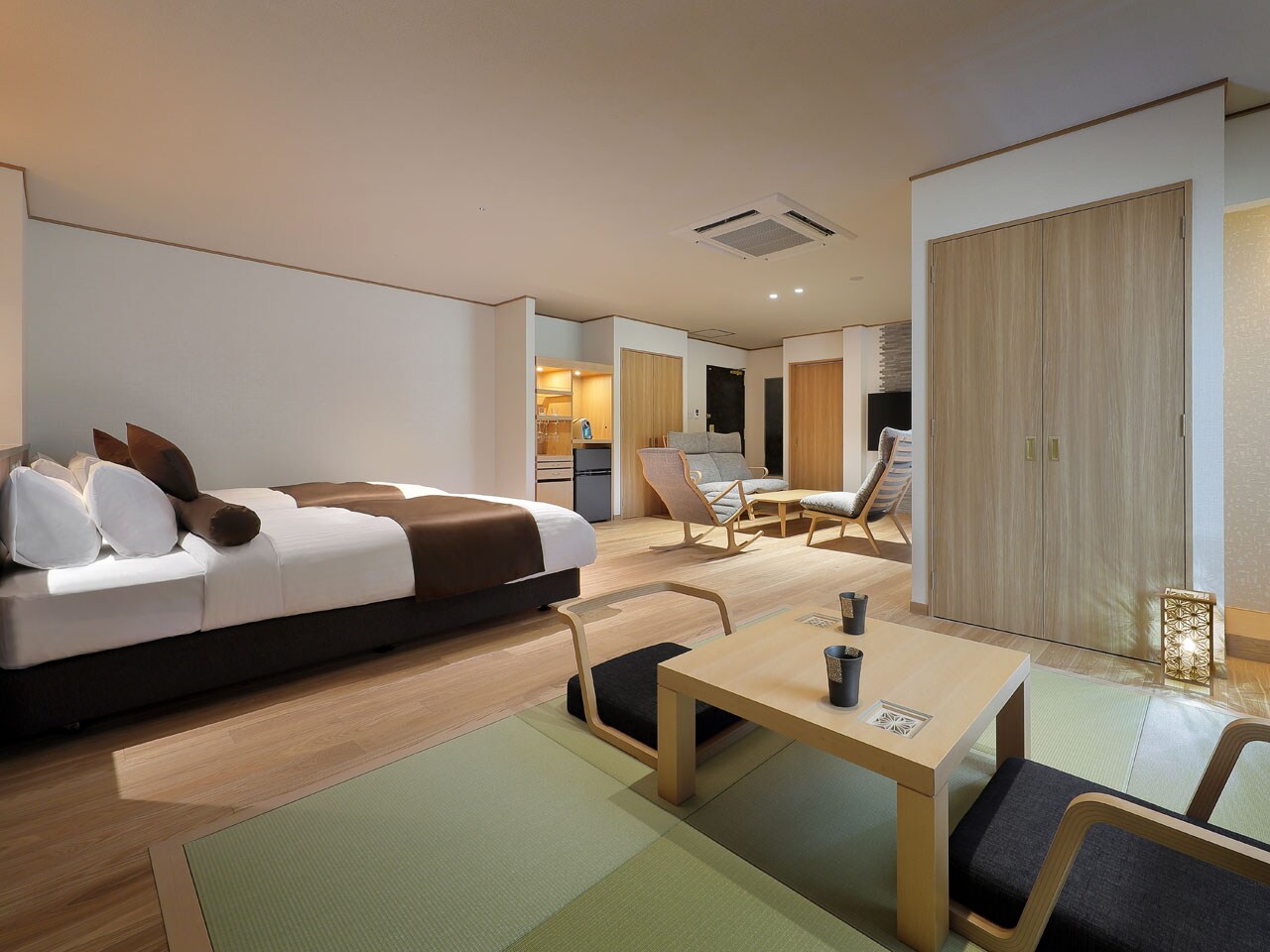 304 with open-air cypress bath (3rd floor)