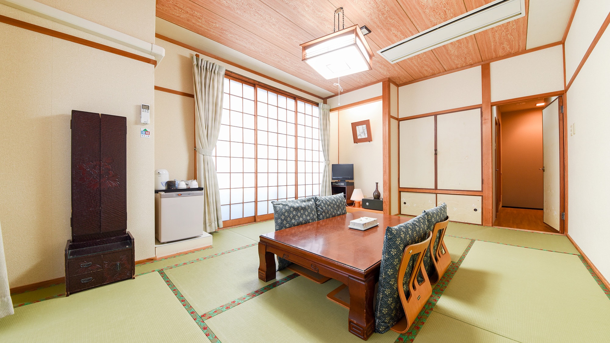 *＜Japanese-style Room A＞A relaxing Japanese-style room where you can spend quality time together.