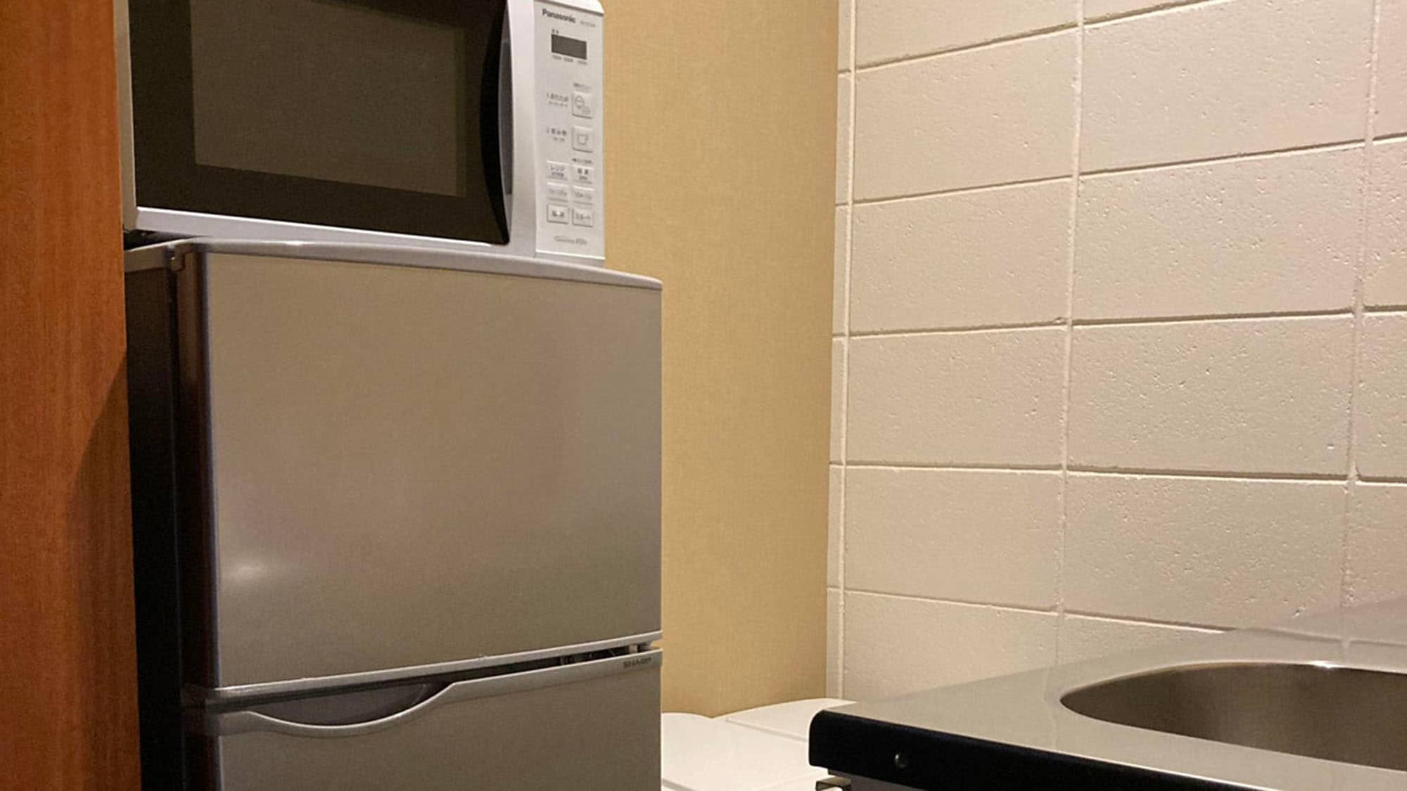 ・ Refrigerator / microwave