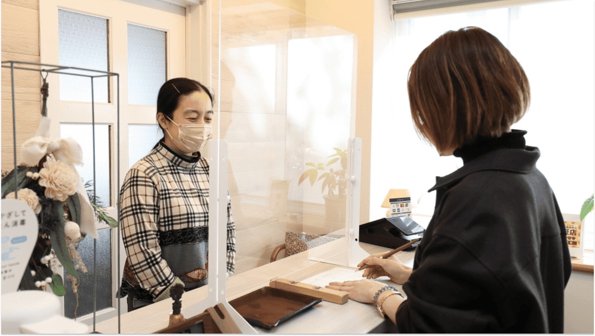 Front desk | Check-in/out here