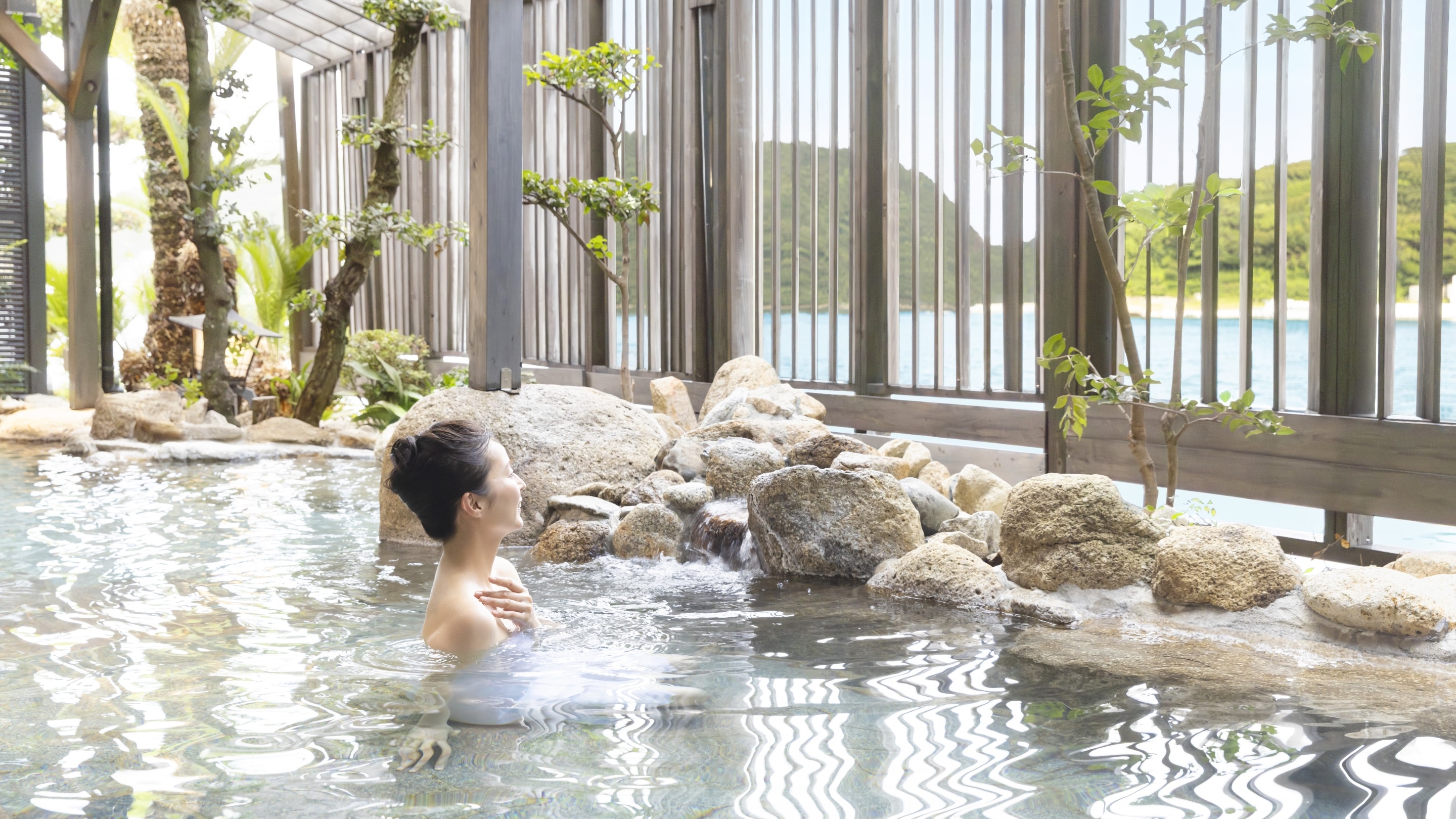 ห้องอาบน้ำกลางแจ้ง นามิโนะยุ (ชายและหญิงสลับกัน)