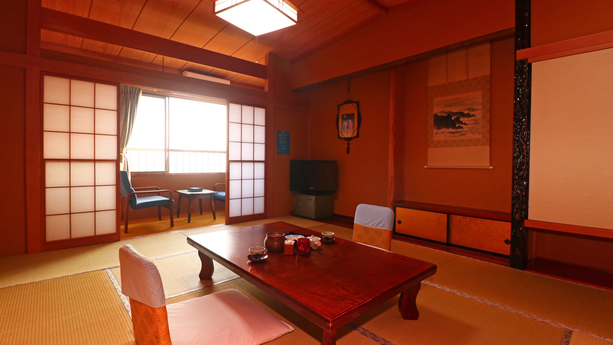 [#2F Japanese-style room] The chair by the window is a VIP seat with an ocean view.