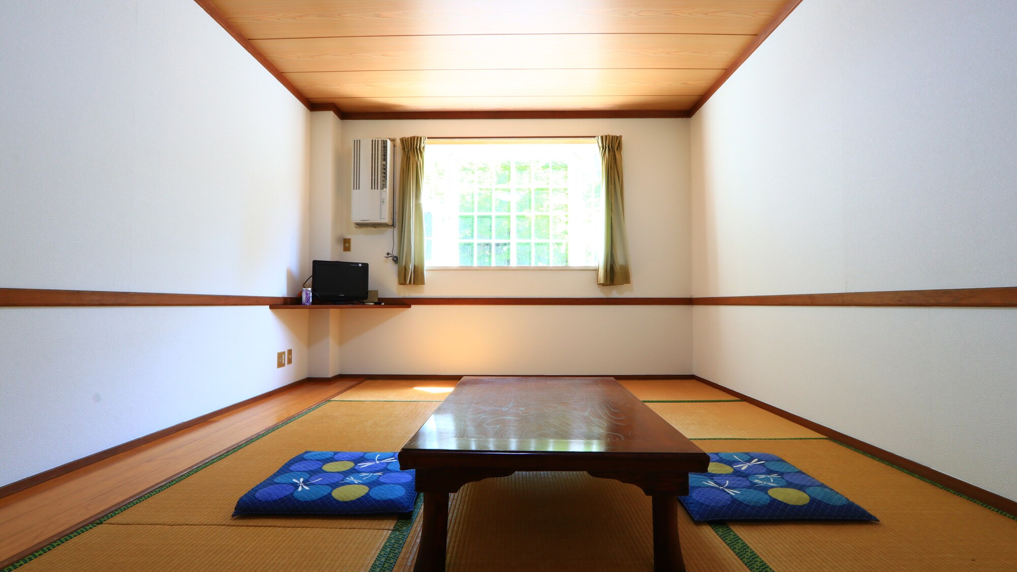 [Main building 8 tatami mats] Heal your fatigue in the hot spring and relaxing atmosphere