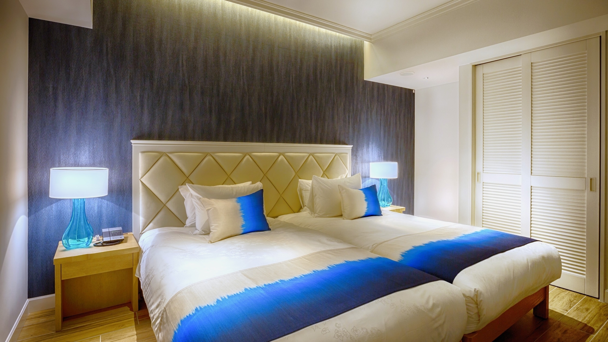 [Mirage Floor/Deluxe Suite 1 Bedroom] A spacious and relaxing bedroom