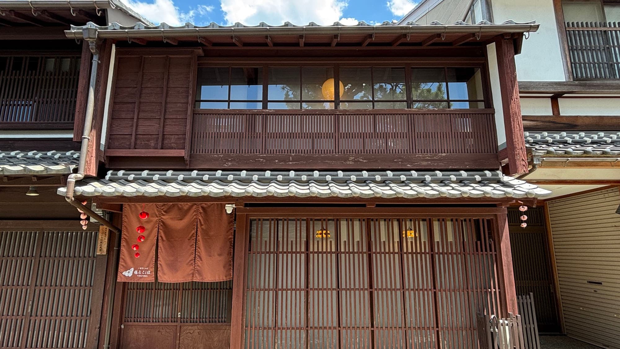 ・[外觀] 每天僅限一組，整棟建築可供出租，位於小濱西組重要傳統建築物群保護區內。