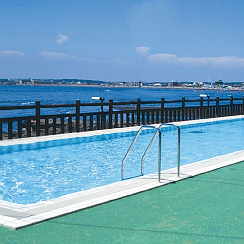 *Swimming pool: Guests staying at the hotel can use the outdoor pool from July to August only.