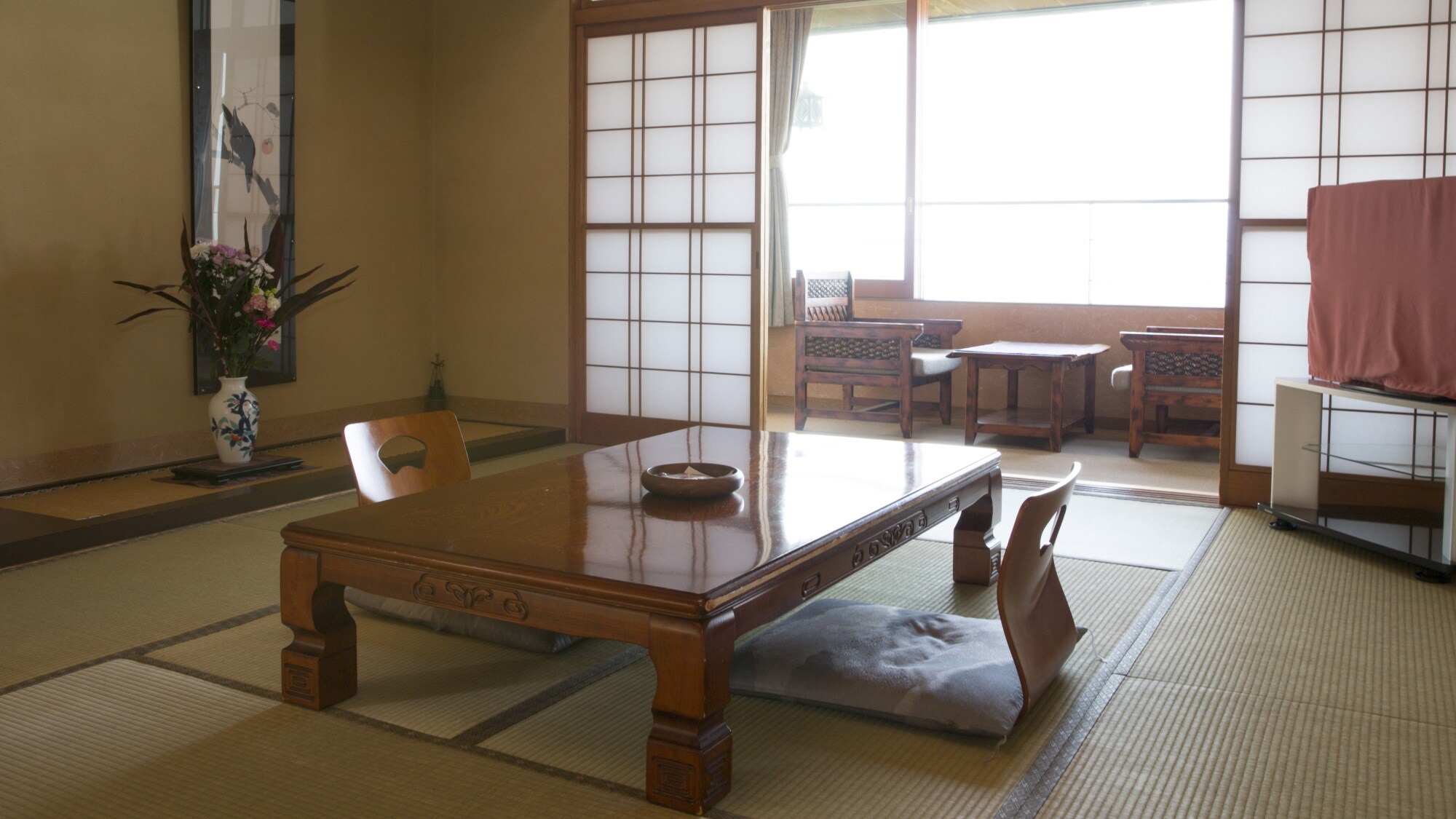 [Main building, one Japanese-style room] Each room has a different style and design.