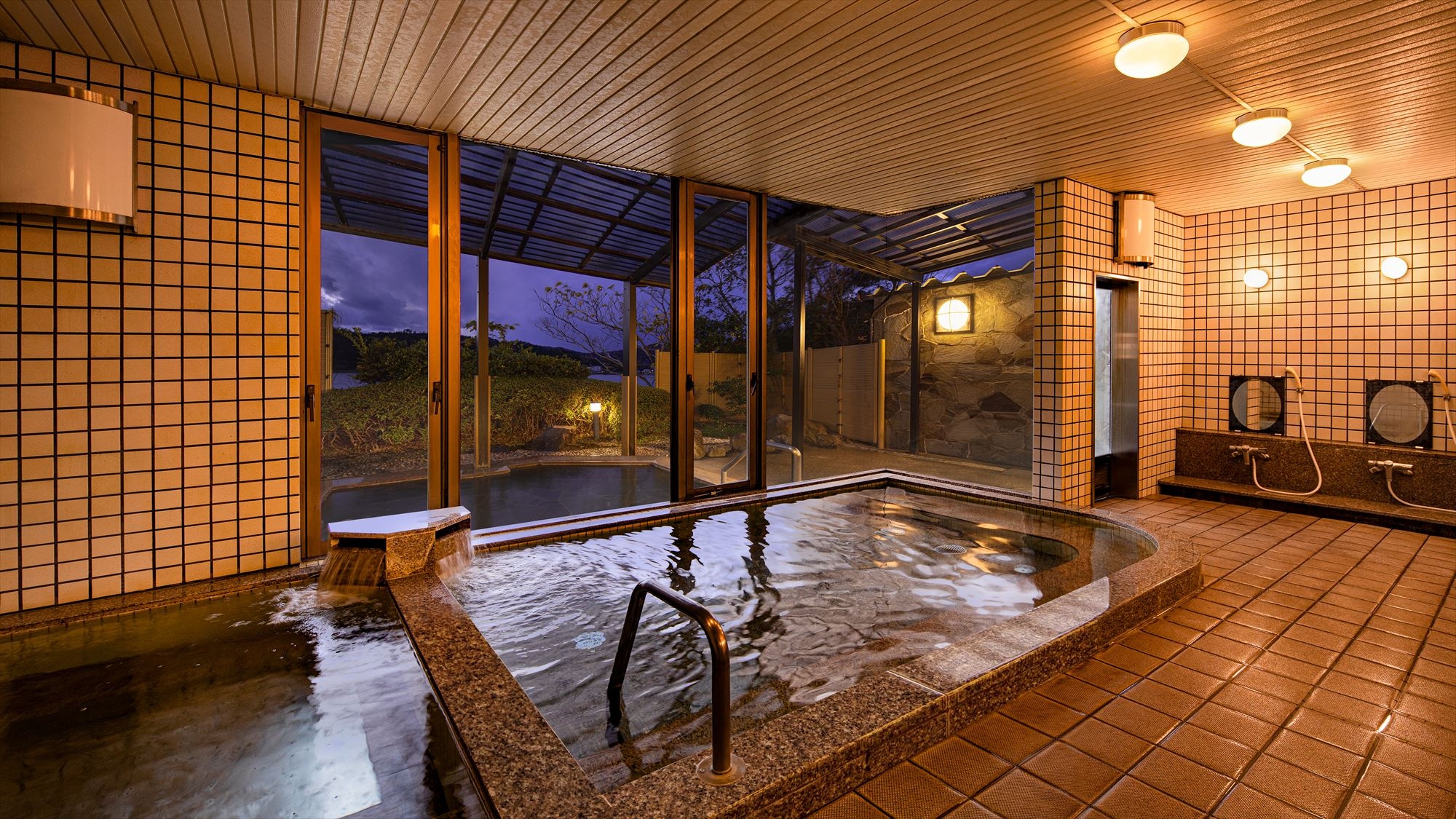Large communal bath and hot spring open-air bath