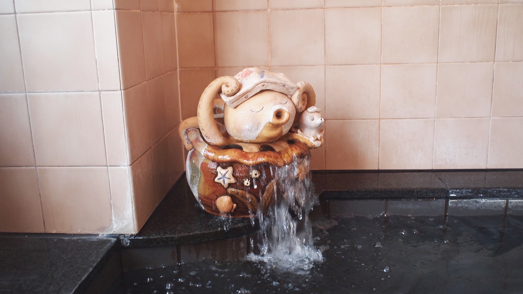 * [Bath] "Tako no Yu" where hot water comes out from a cute octopus