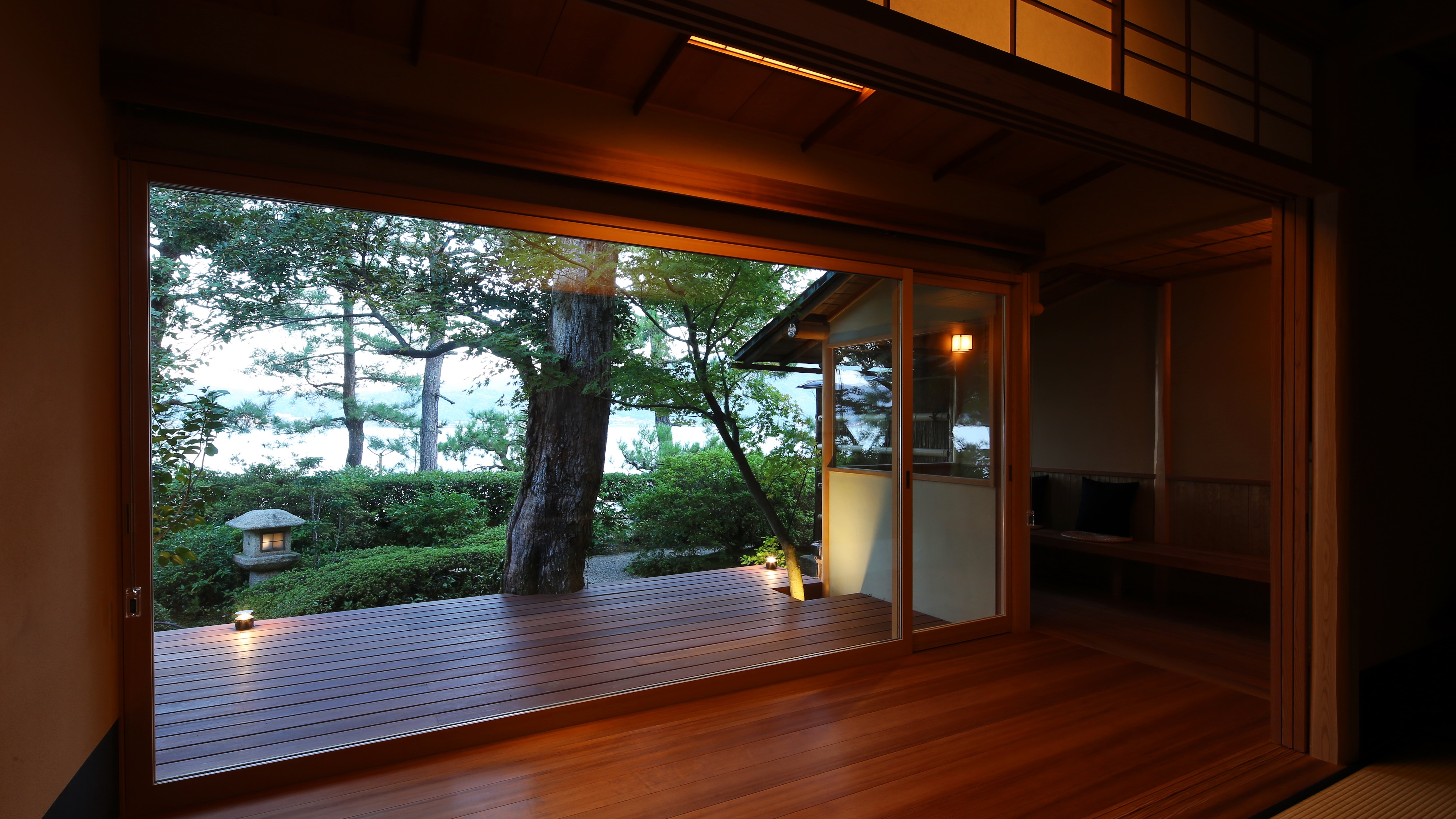 [Heaven's Eternity] View of the Aso Sea from the guest room