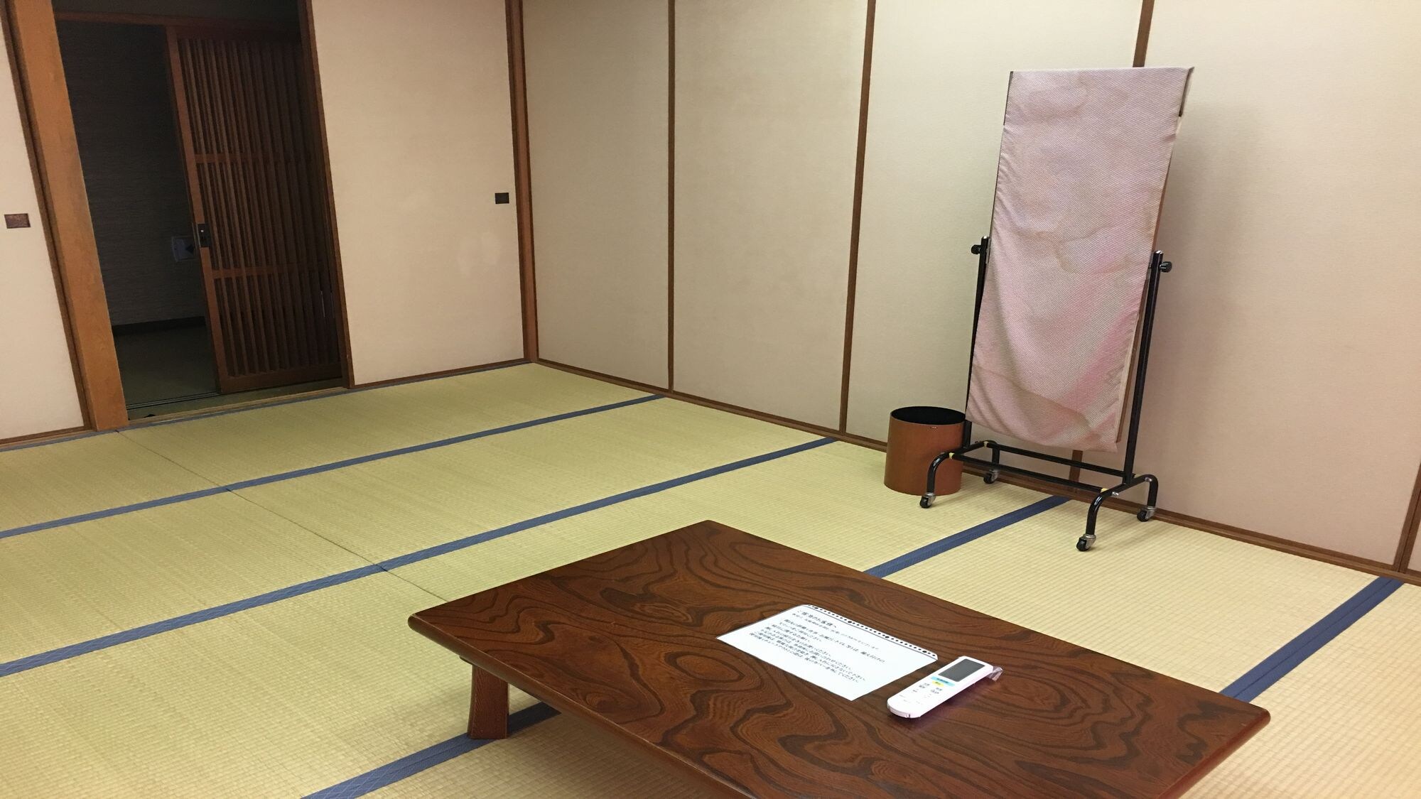 We will prepare a clean and well-cleaned Japanese-style room.