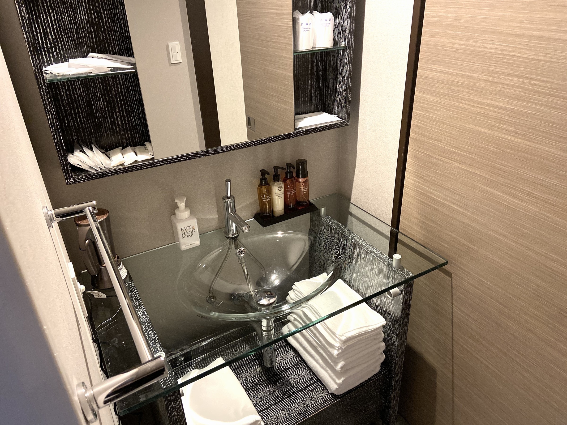Washroom (suite room)