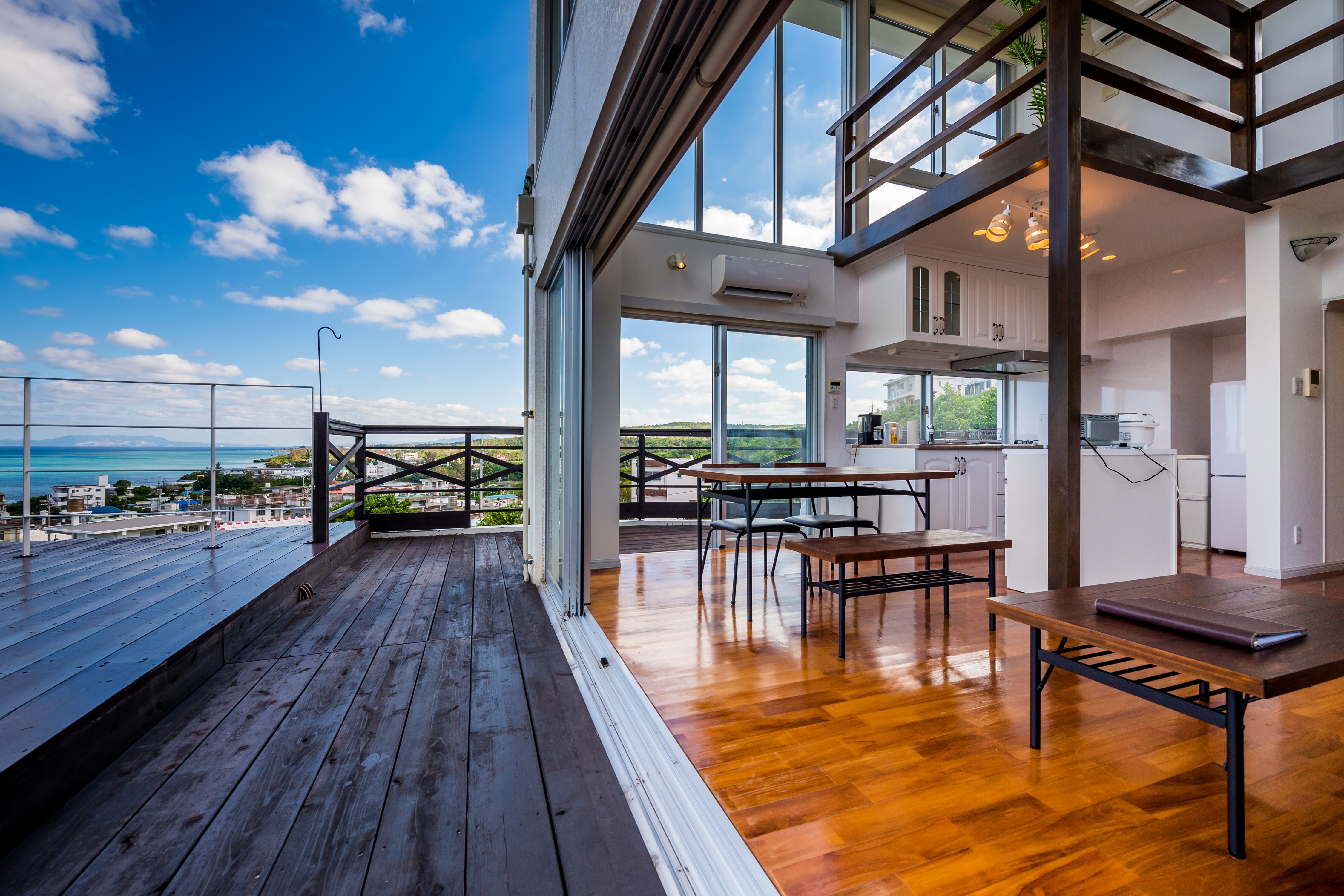 Living room & balcony