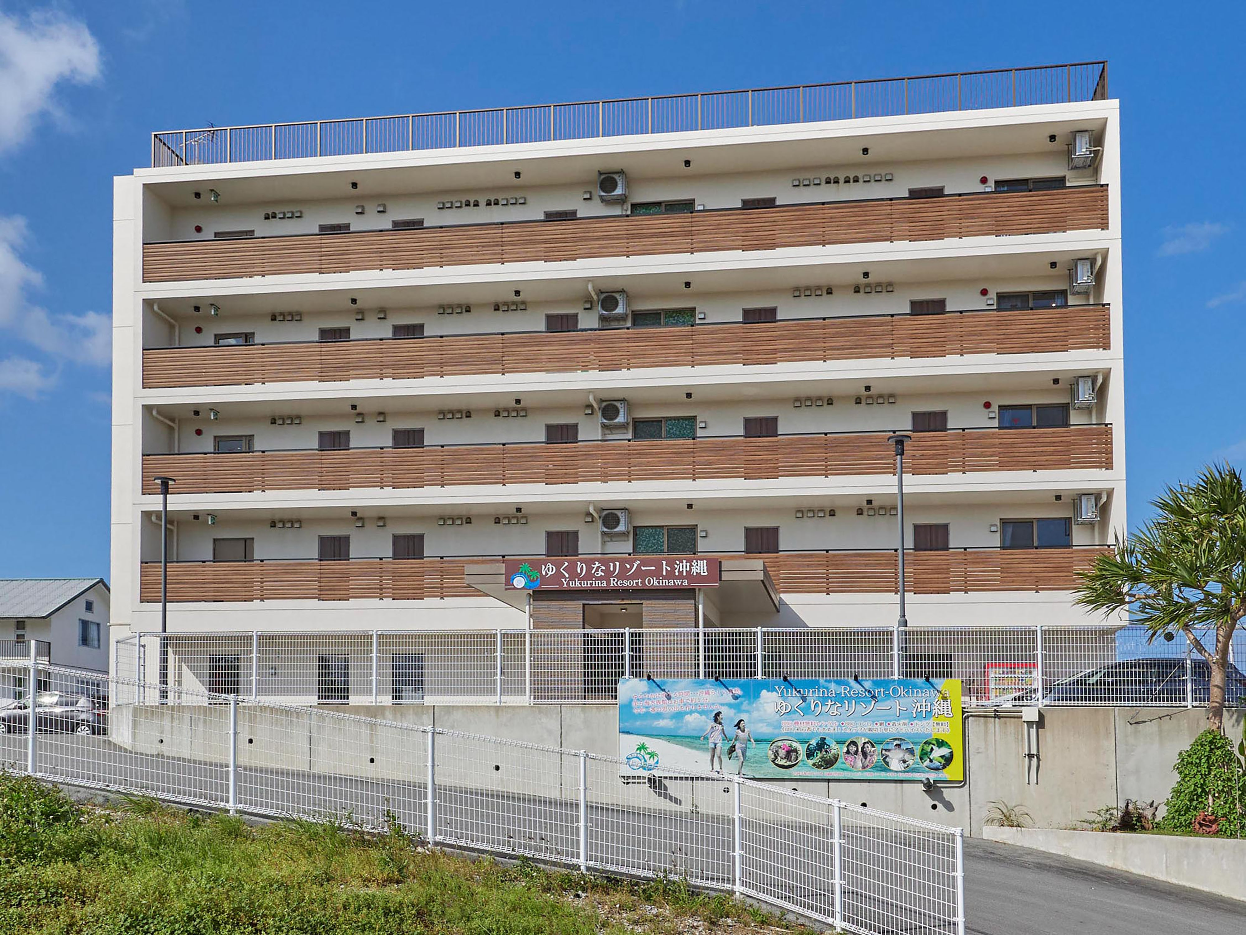 [Sea breeze/Exterior] This apartment-style hotel offers comfortable accommodation for one or multiple nights.