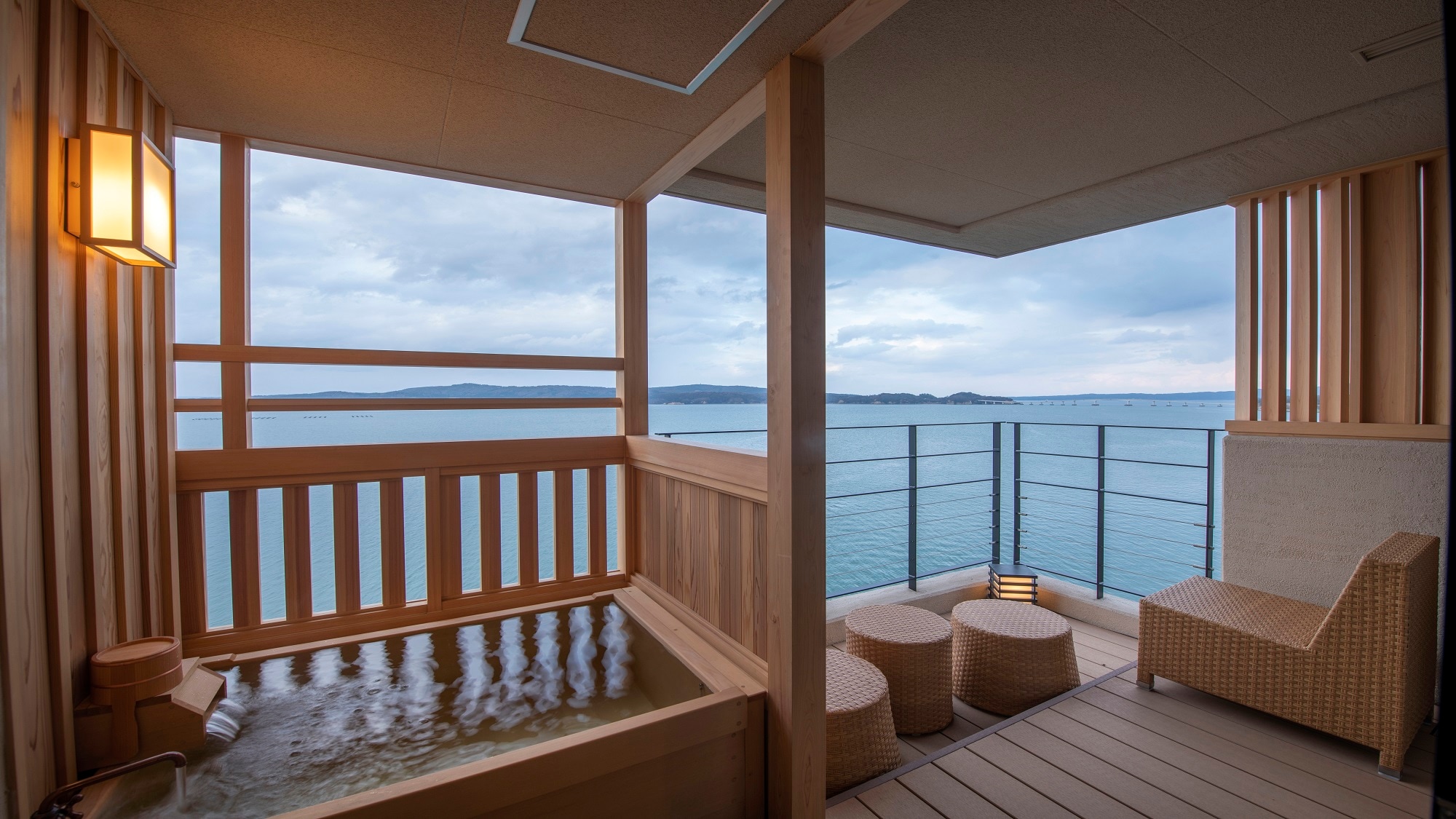[Example of an open-air bath in a guest room] Enjoy the natural hot spring to your heart's content ♪