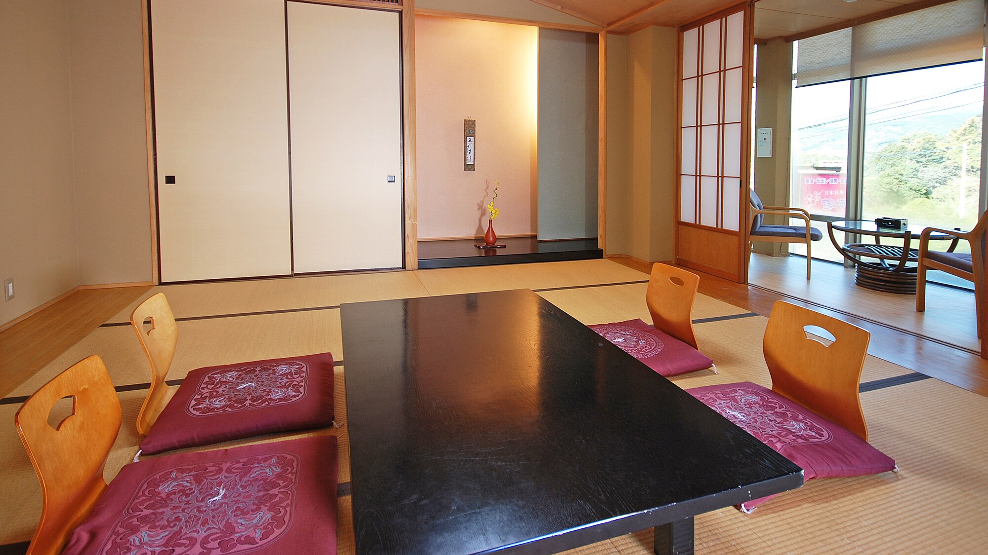  [New building Japanese-style room (plum room)] Please spend a peaceful time in a calm atmosphere.