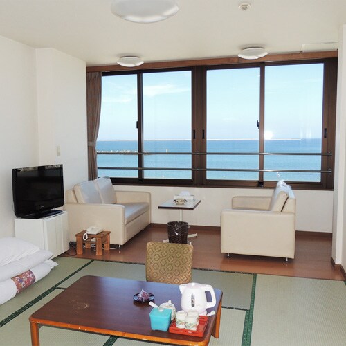 * [Example of guest room] You can see the big sea view from all the rooms up close.