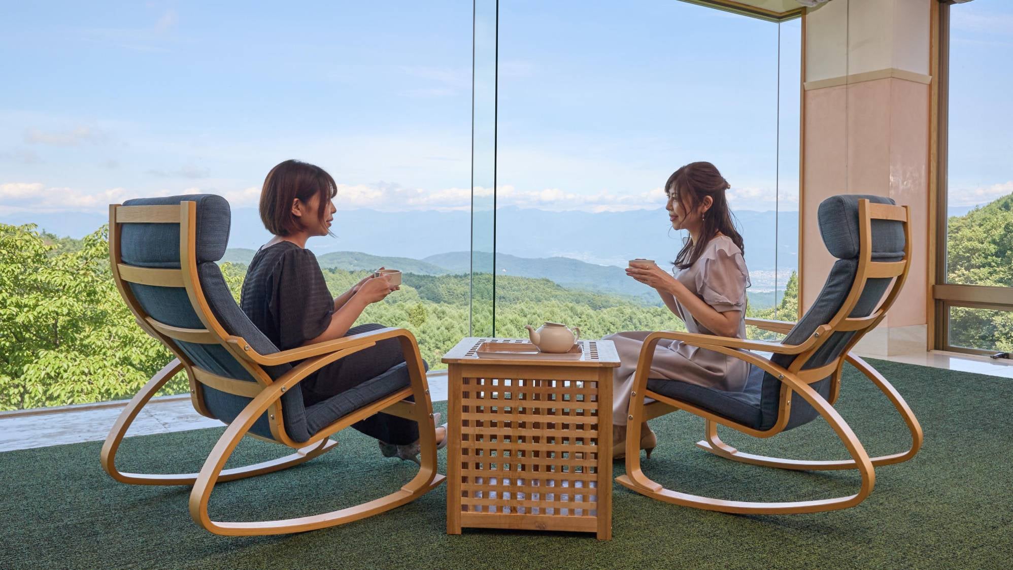・[Sky Lounge Retreat] Enjoy a panoramic view of Shinshu's nature at Sky Lounge Retreat