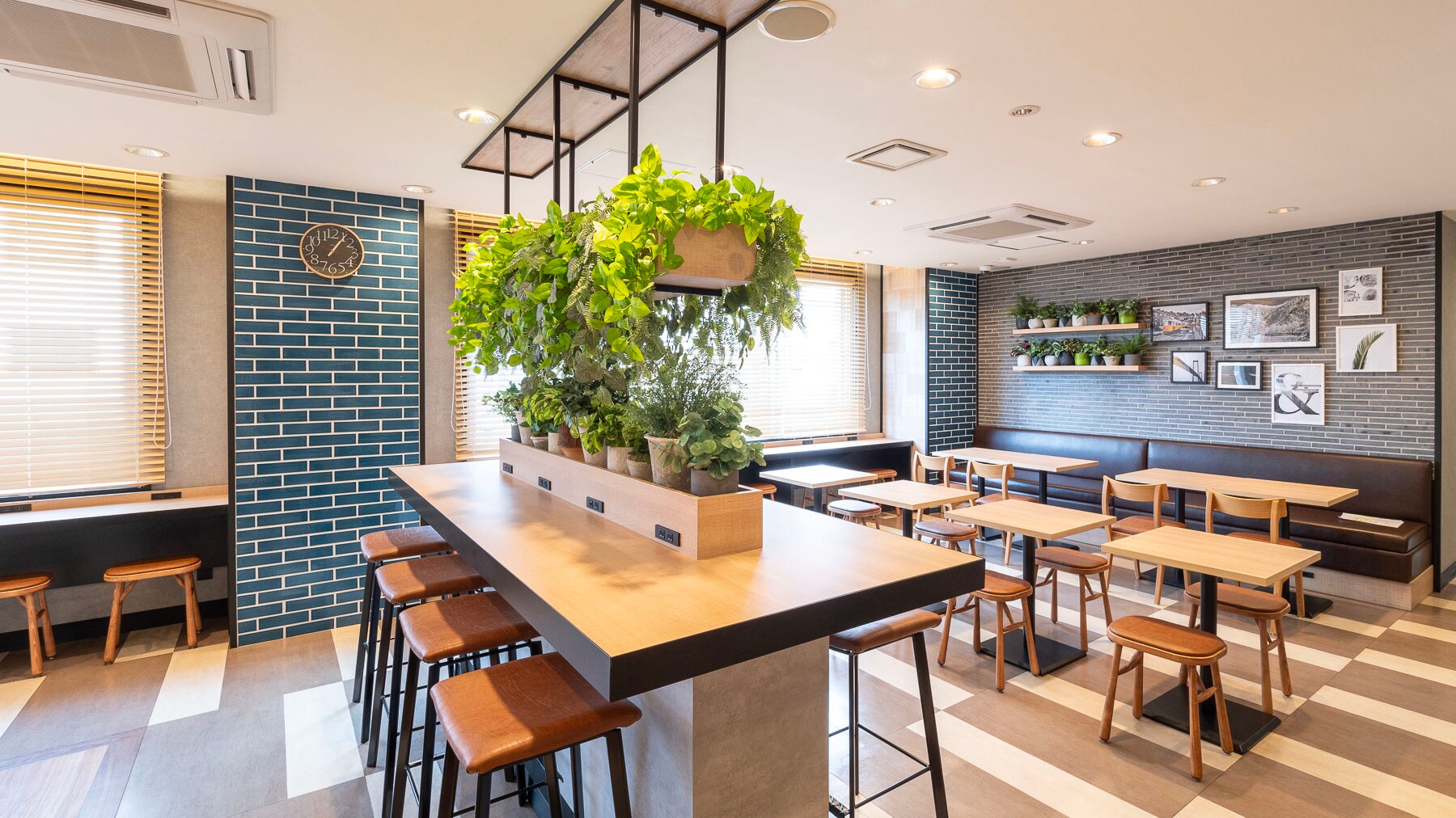 Breakfast tastes even more delicious in the bright LOHAS lounge.