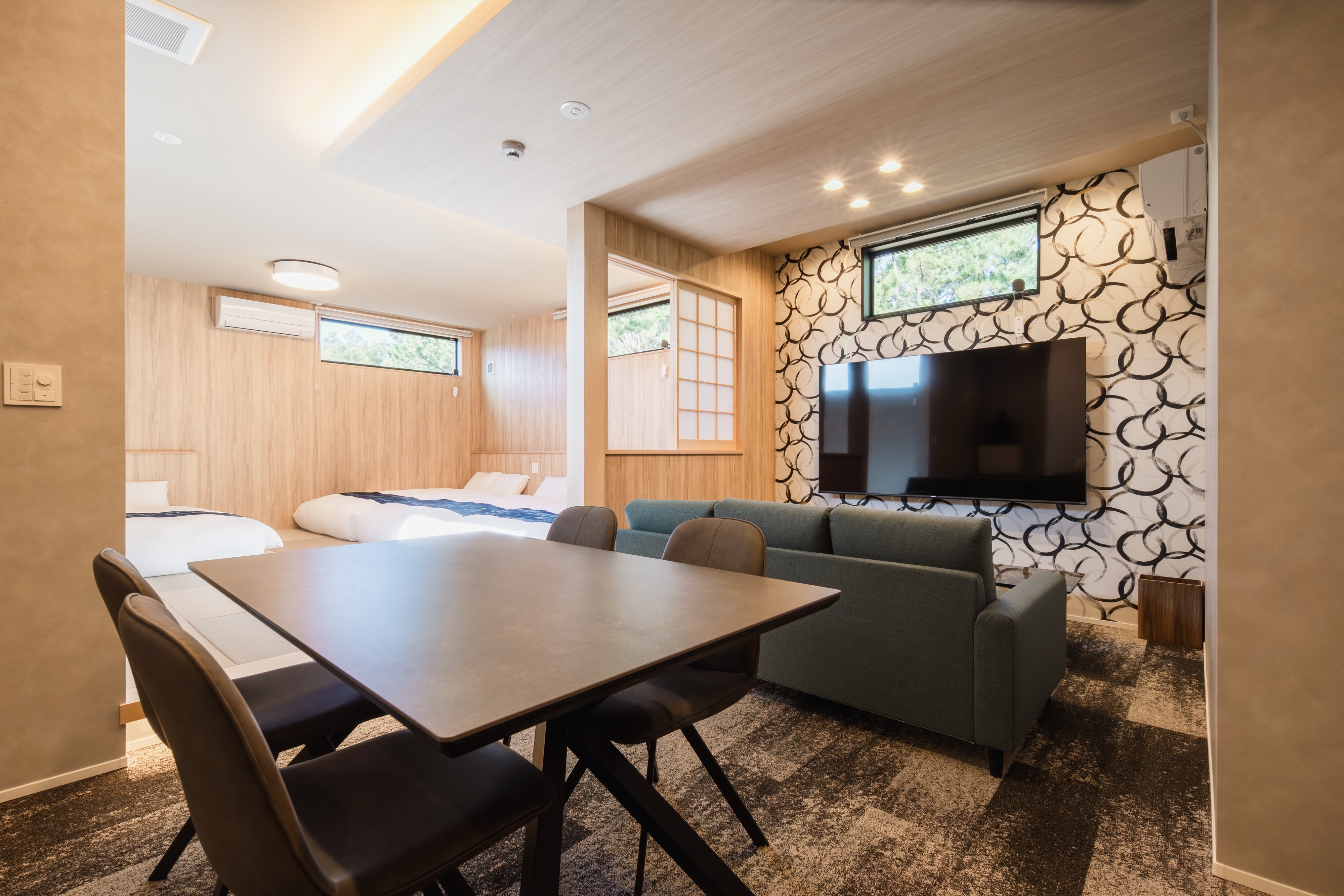 Deluxe Fourth Full View