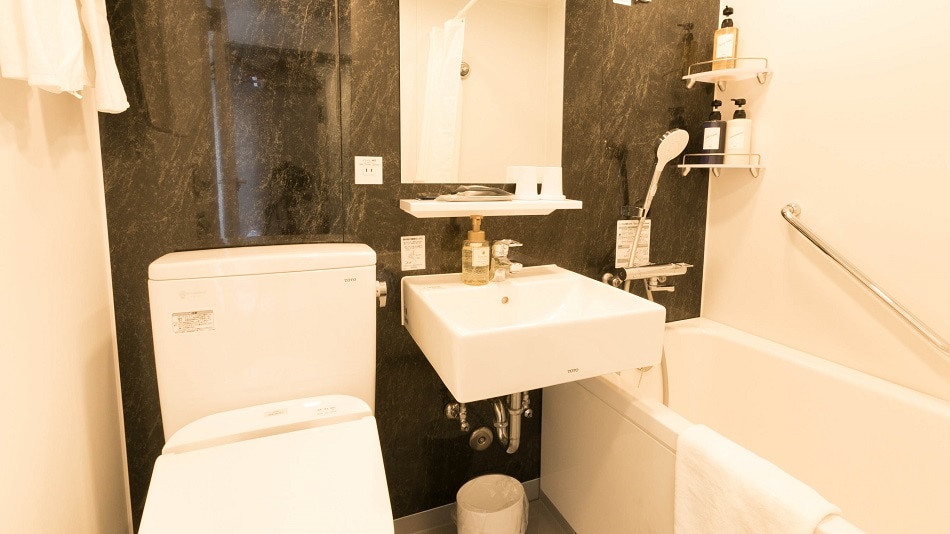 Toilet / bath