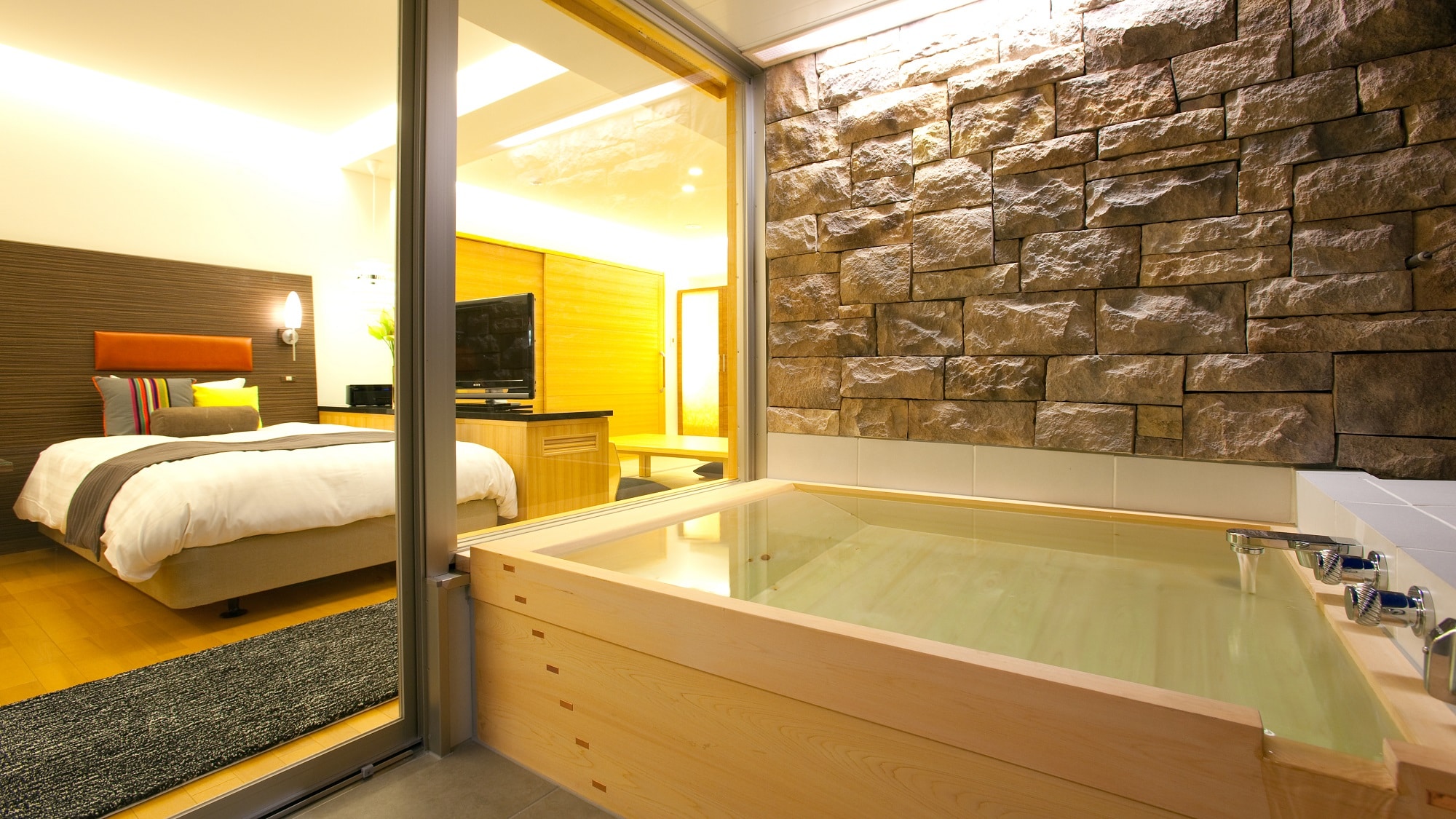 [Japanese and Western room with open-air bath ◆ with oak 201] Image of the room