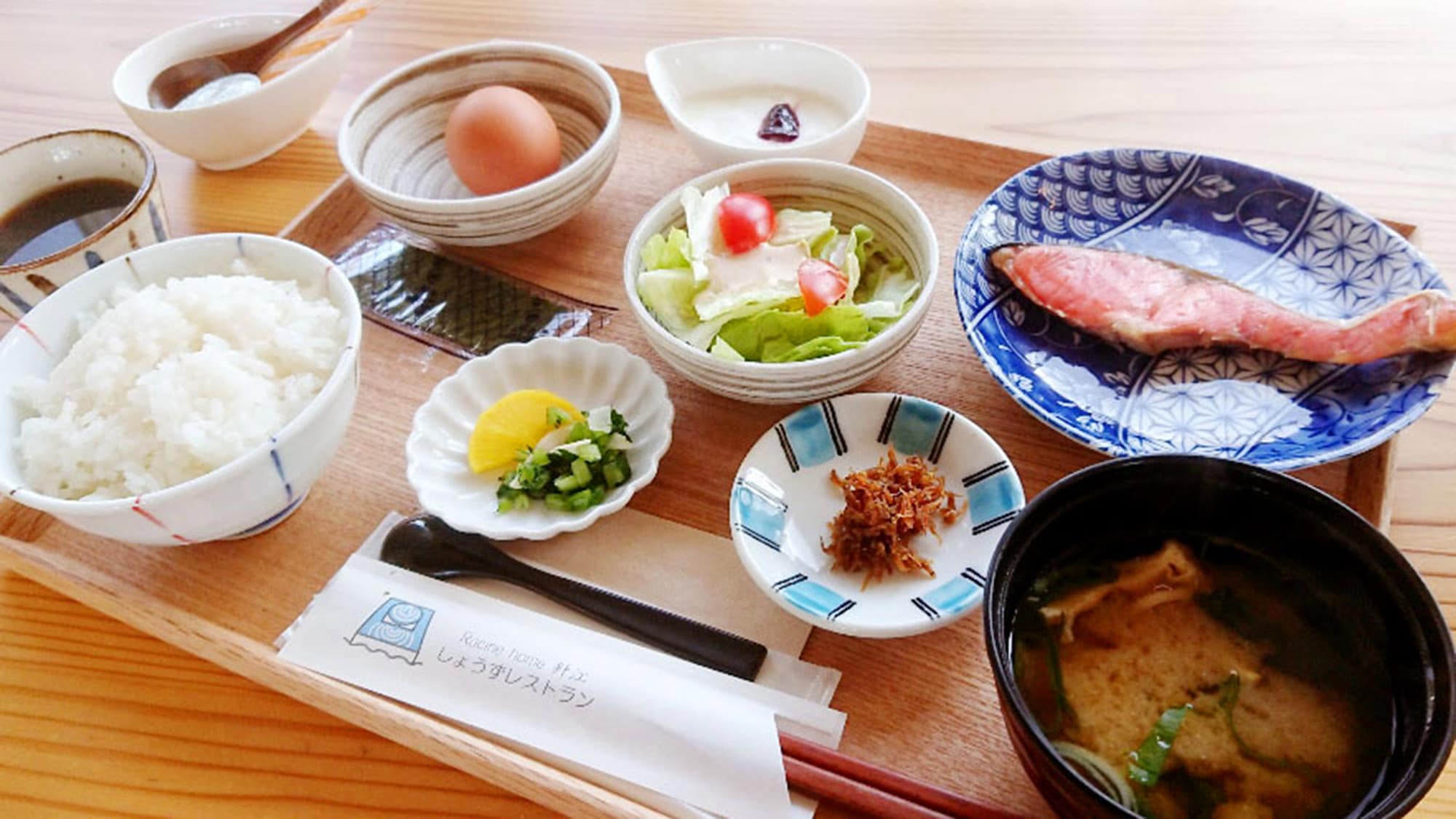 ・＜조식＞황신이 프리프리의 계란이 붙은 맛있는 아침 식사를 준비하고 있습니다