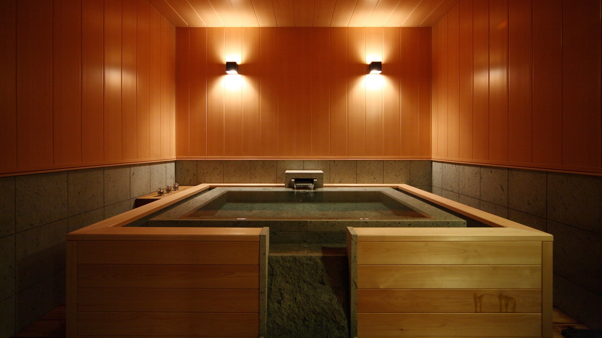 ☆ 水療套房“Kikumanyo”平面型室內家庭浴室形象