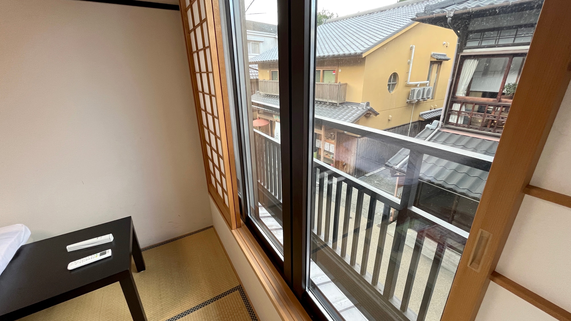[Room image] You can take a hot spring bath at Kamiobo in the main building
