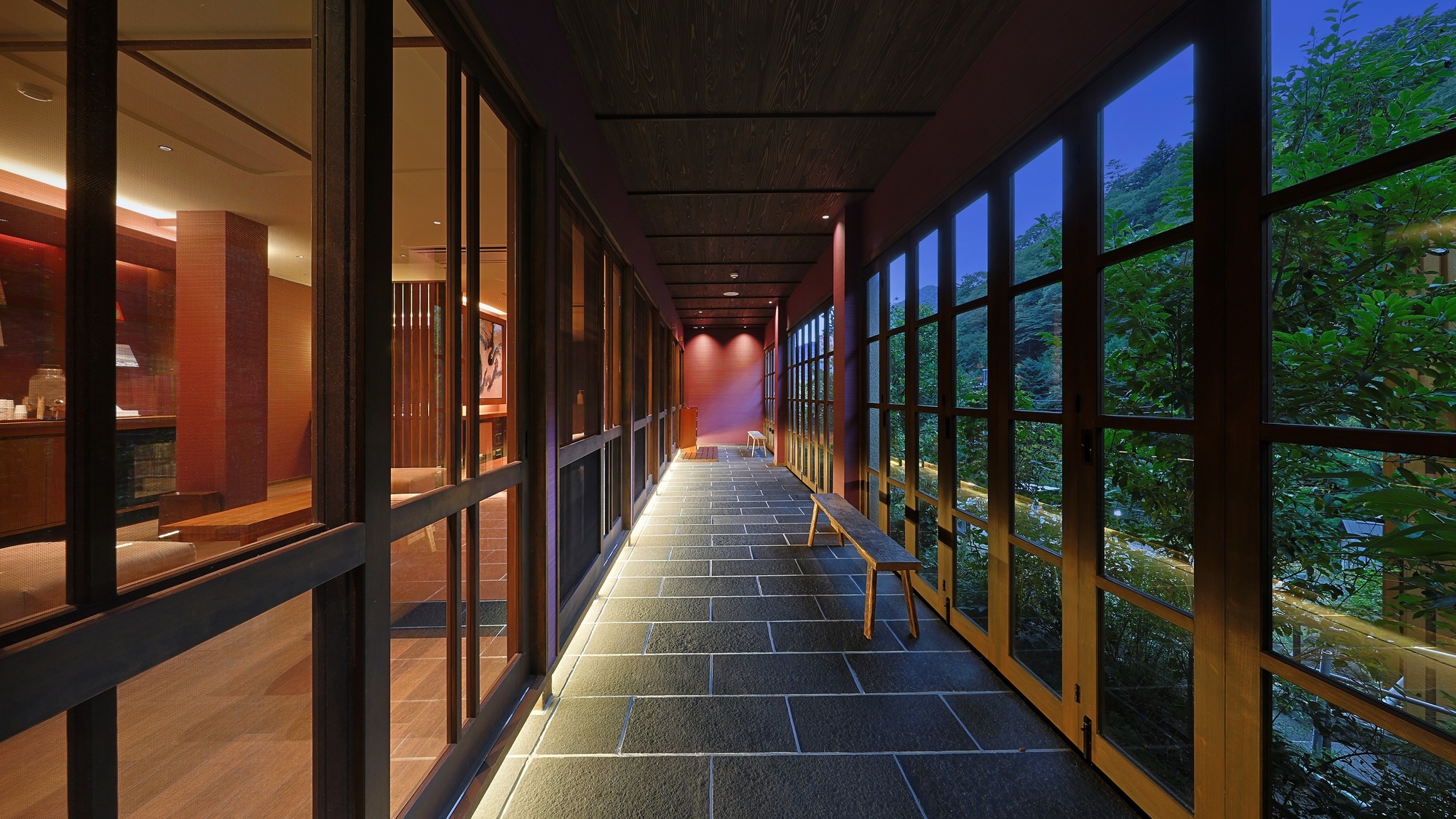 Private bath building Corridor overlooking the natural scenery of the four seasons