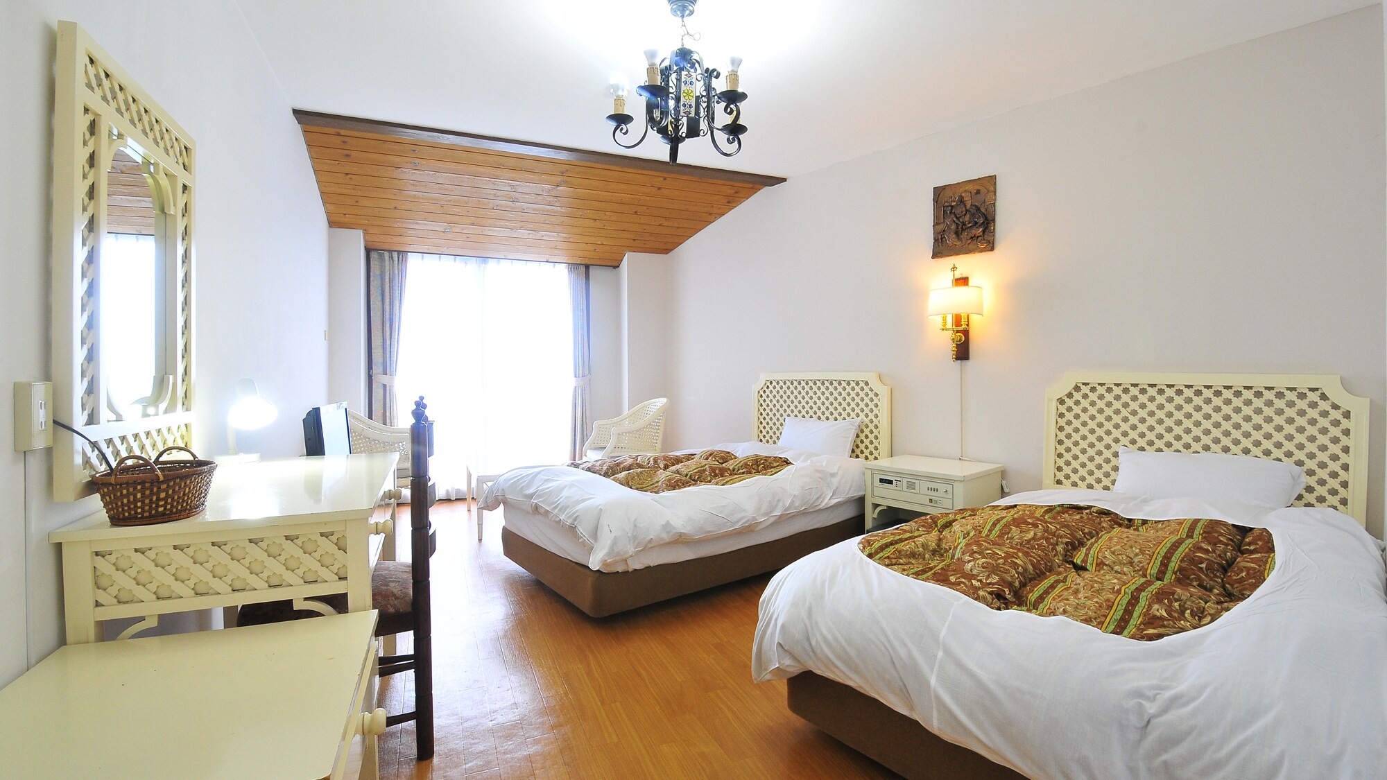 Farm View Hotel Building An example of a Western-style room