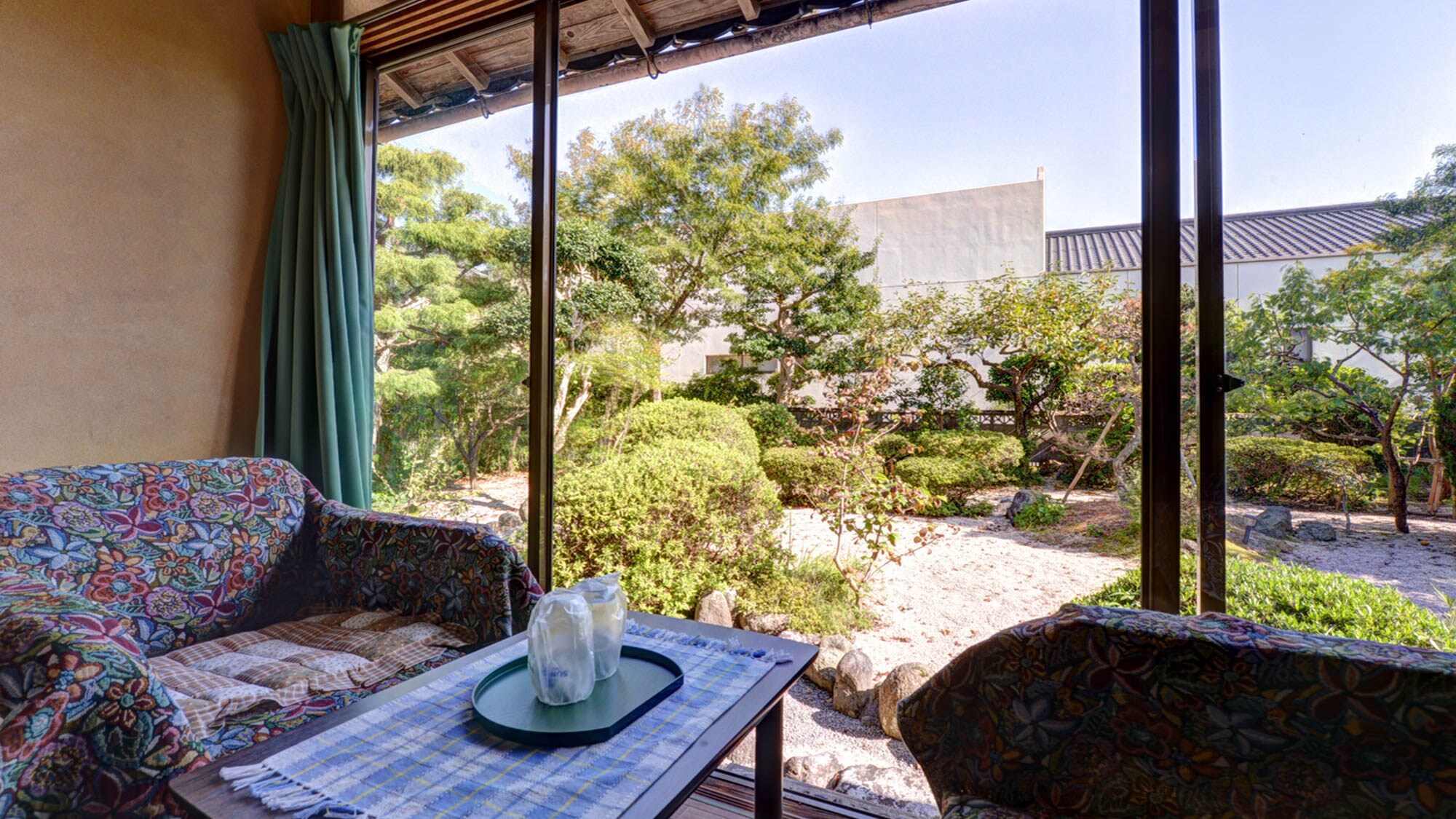 *Japanese-style room with 4.5 tatami mats (example of a guest room) / Enjoy a relaxing moment as you gaze upon the beautiful seasonal scenery from your room.