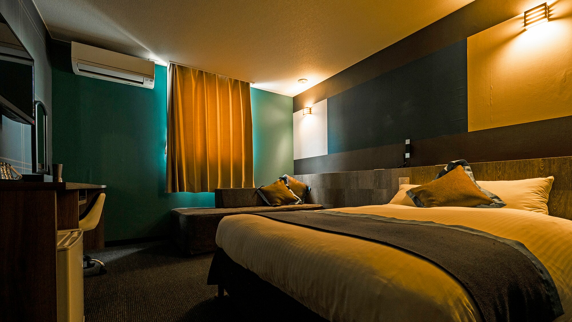 Double room [130cm wide bed + sofa] 20 square meters