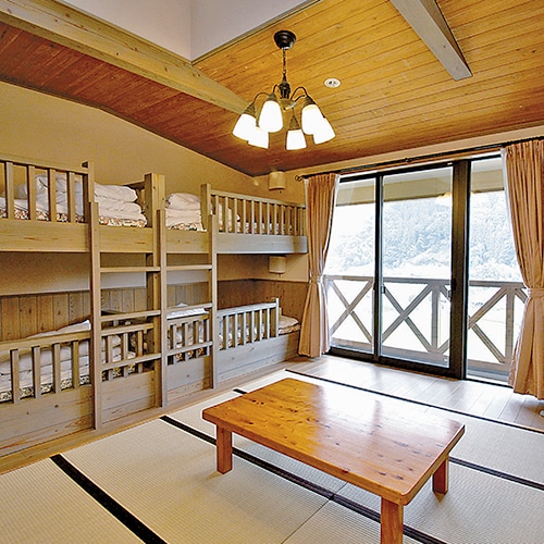 [Example of Japanese-Western style room] Bunk bed & times; 4 + Japanese-style room with 6 tatami mats. Up to 6 people can stay ♪