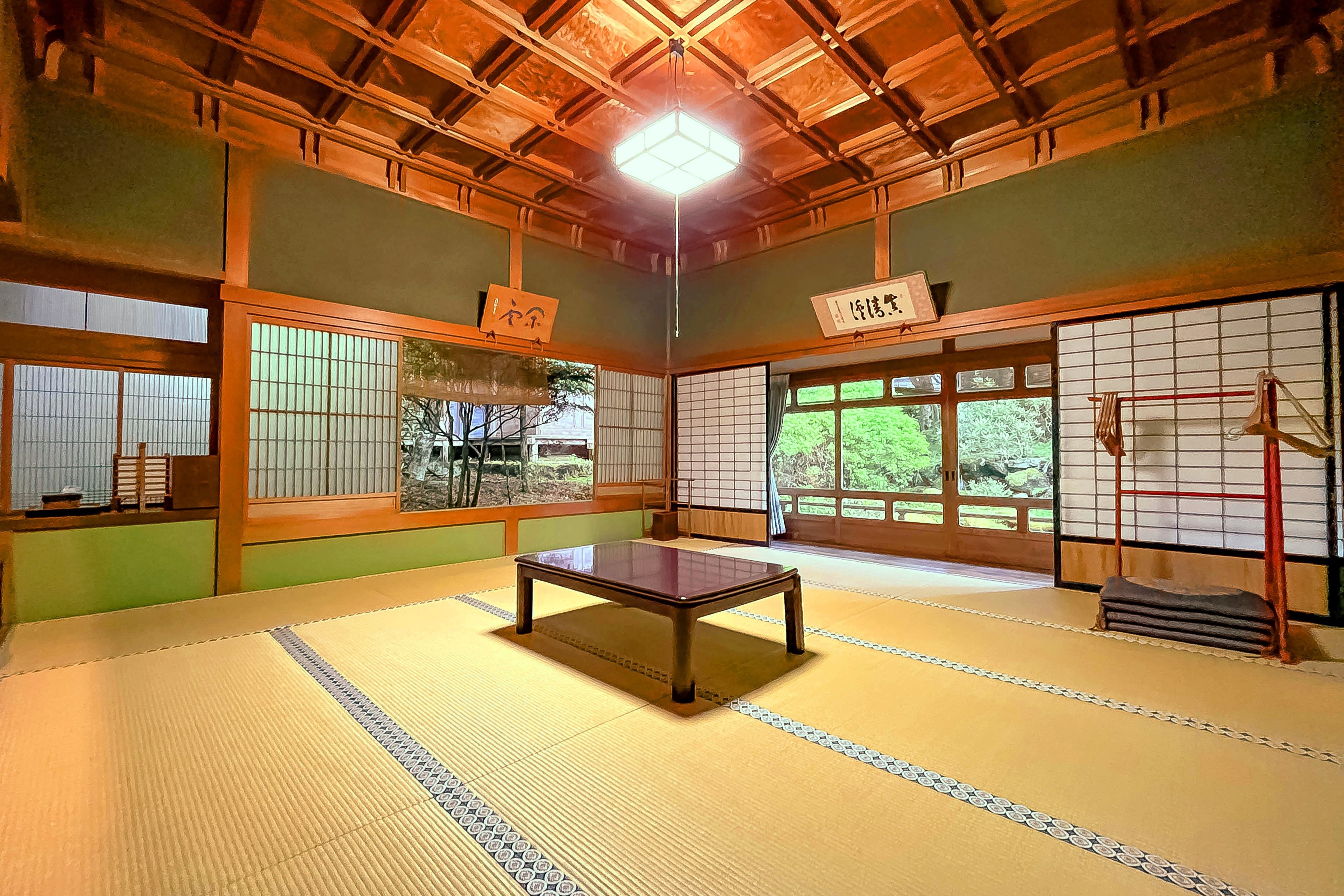 Một ví dụ về phòng kiểu Nhật rộng 12,5 tatami với cửa trượt mạ vàng
