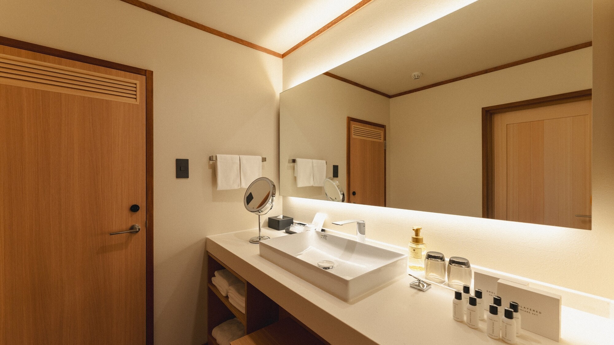 Kamar tamu yang telah direnovasi: Kamar bergaya Jepang modern dengan pemandian terbuka dan pemandian dalam ruangan, Kamar 301