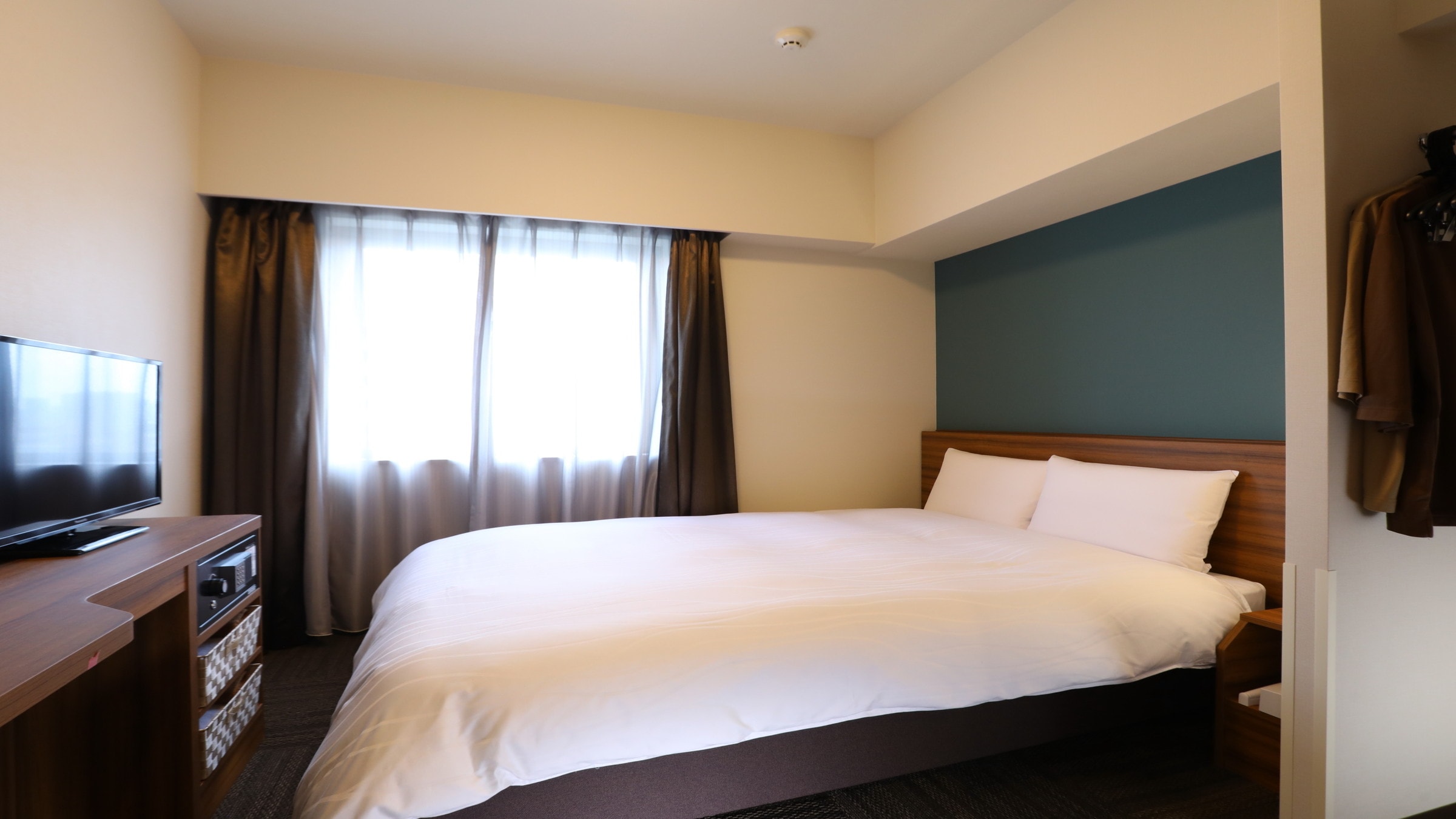 ◆ Standard double room ◆ [Non-smoking] 13.9 ~ 14.5㎡ Bed size 140 & times; 195cm