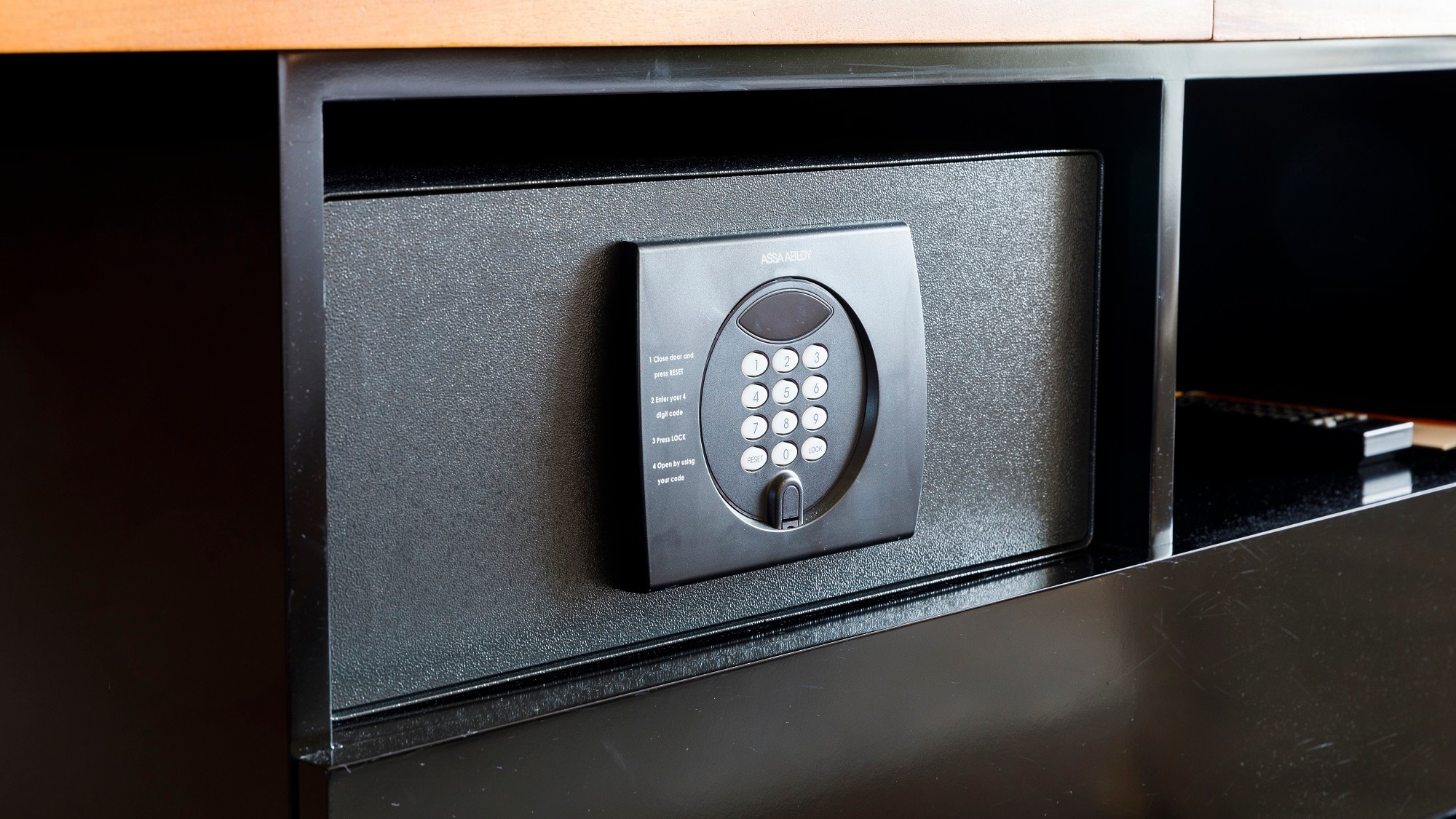 [Guest room] Safety deposit box