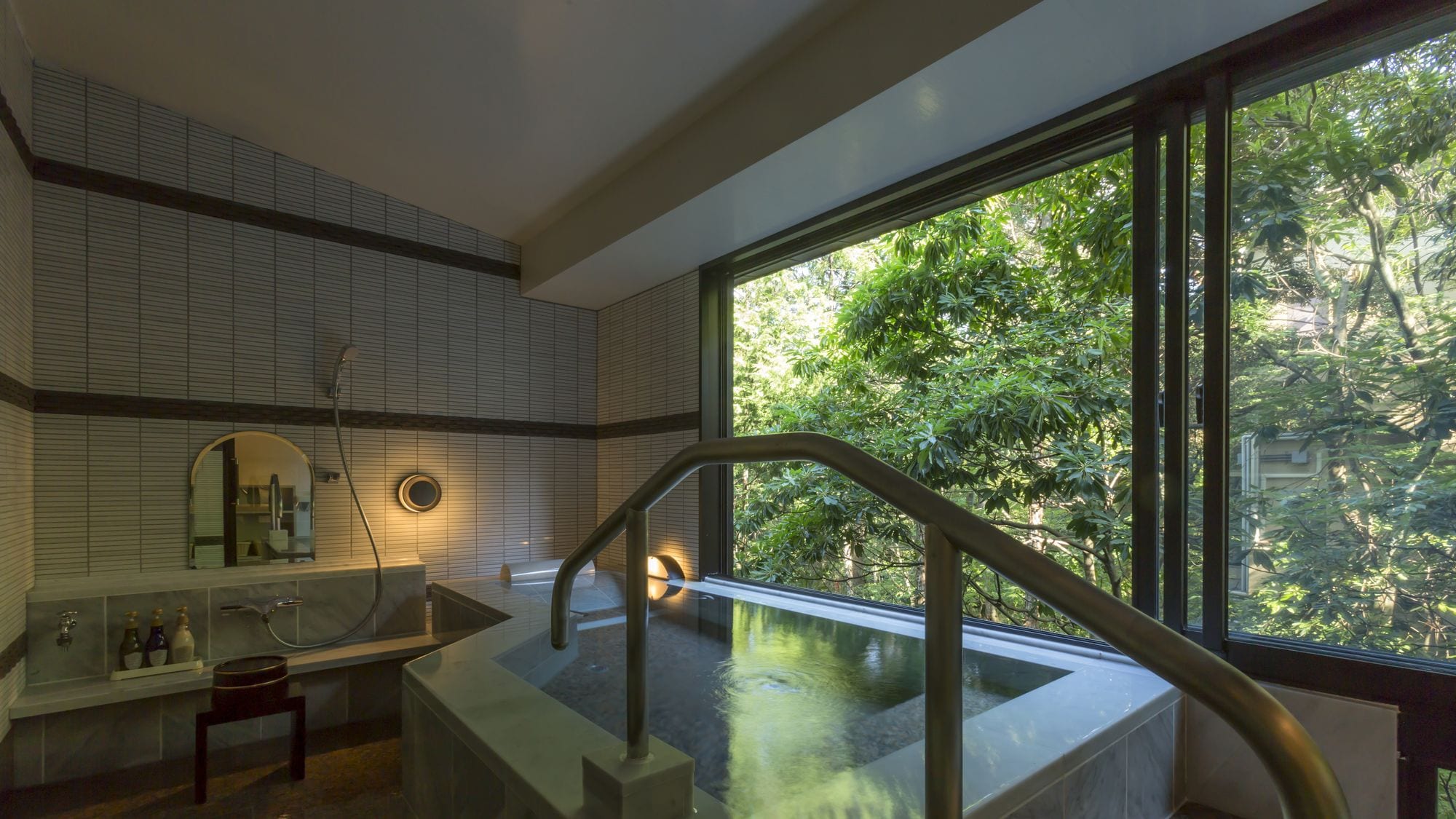 [100%天然溫泉露天浴池的日式和西式豪華客房，禁煙] 677室