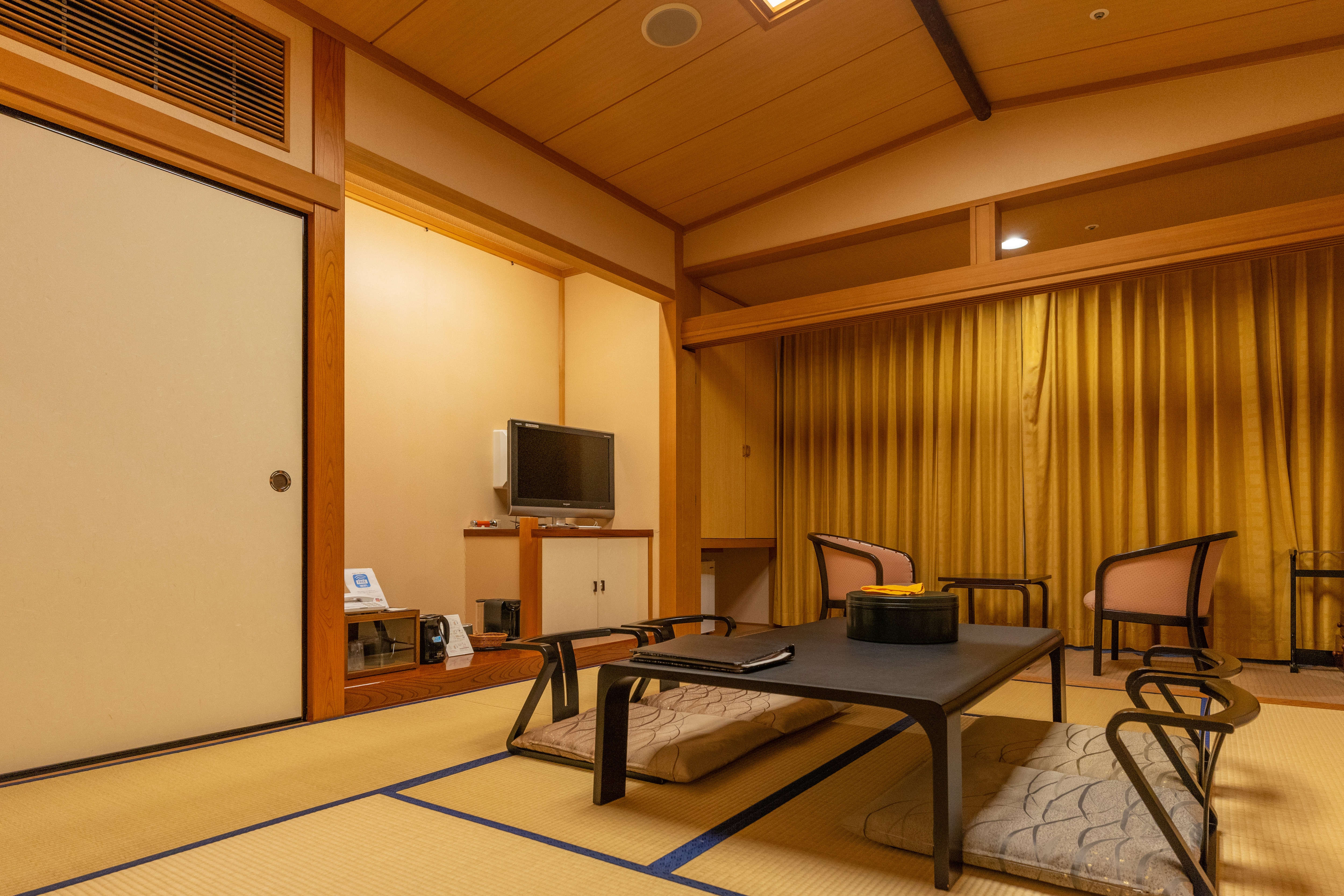 Japanese-style room-4 people