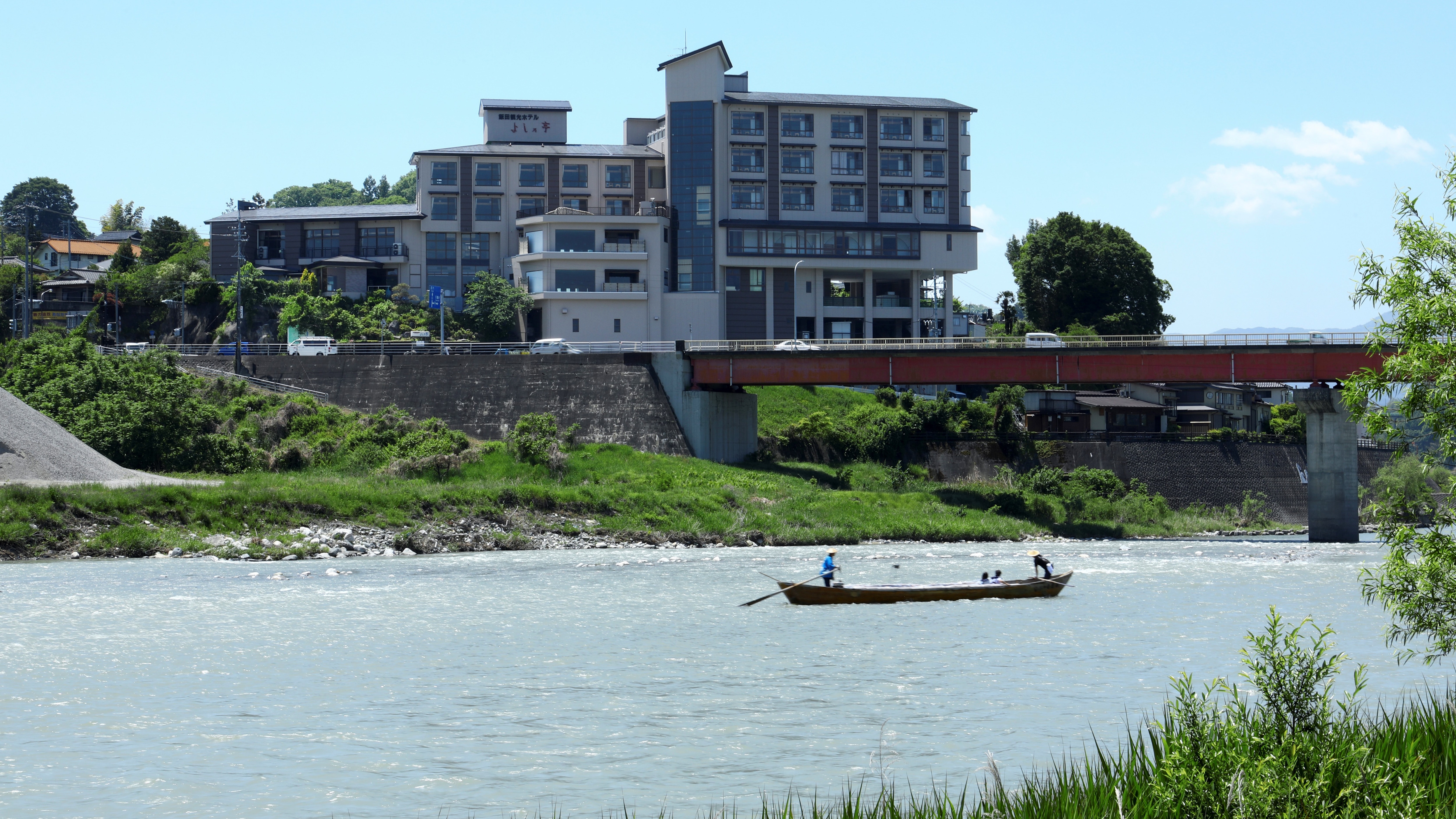 □Tenryu boat descent that passes in front of the hotel. It's an atmospheric view