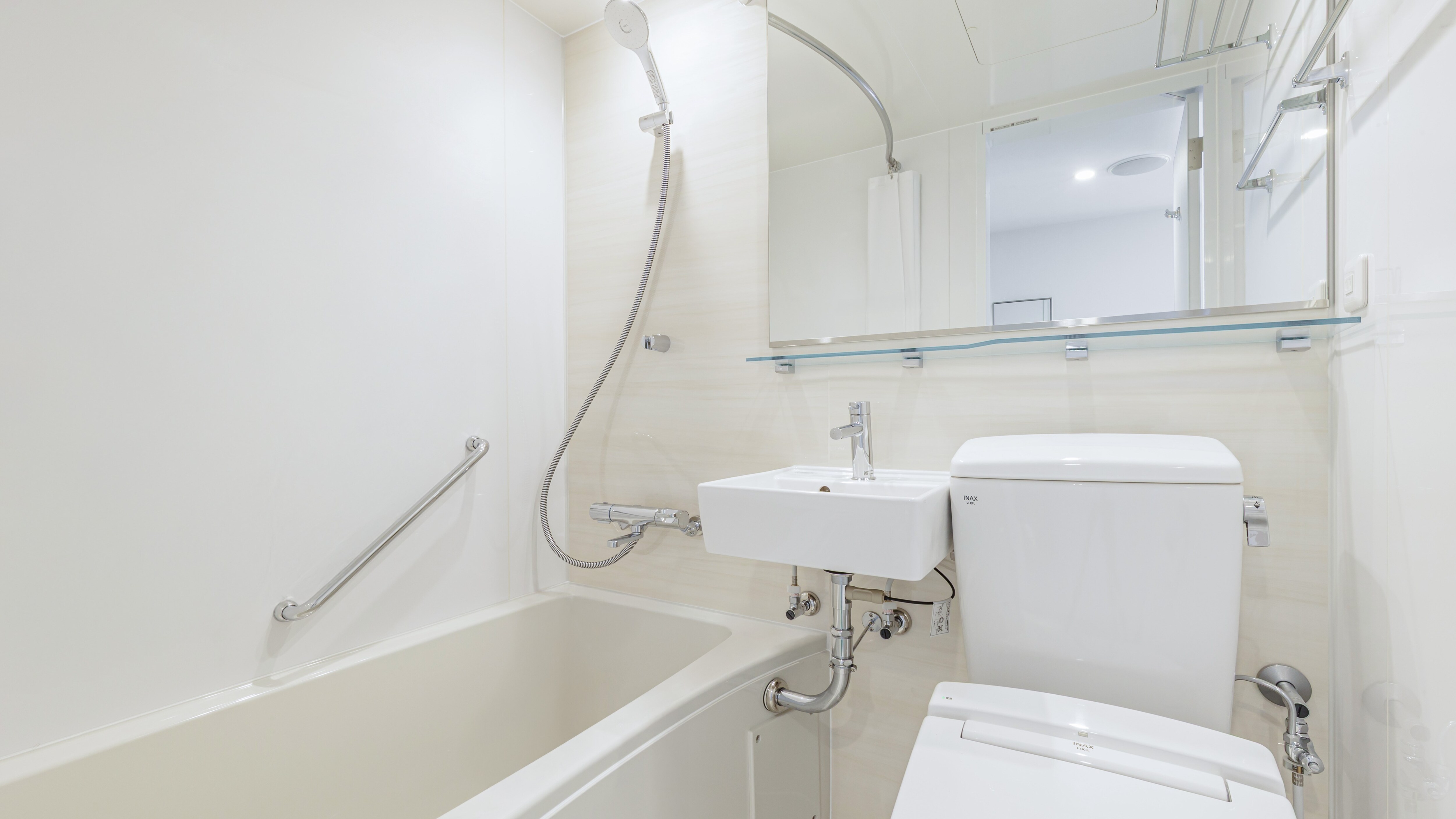 Superior Twin Room (with bath)