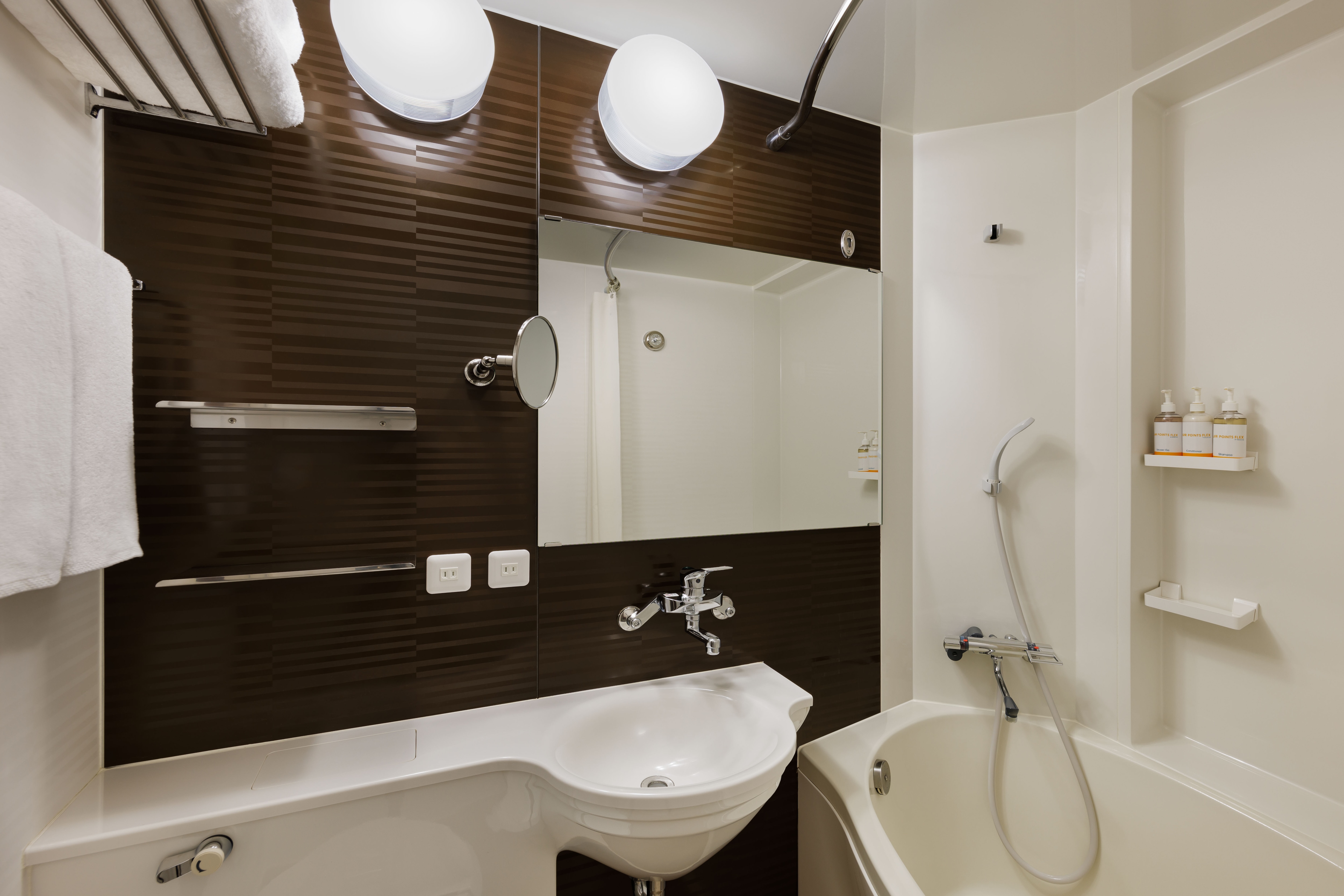 Bathroom (twin room)