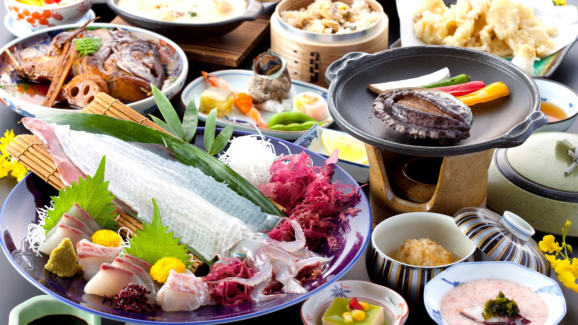 ・[Food image] It is full of seafood such as transparent live squid and abalone.