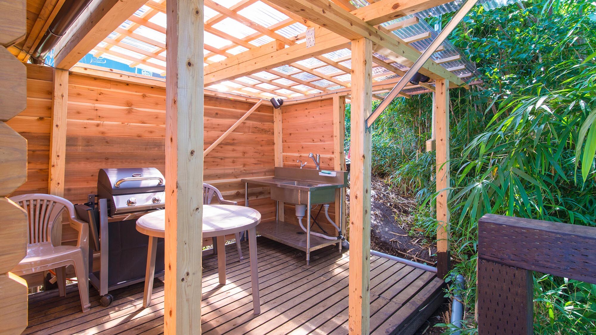 ・[BBQ Deck] Adjacent to the cottage. Feel free to enjoy the outdoor BBQ atmosphere.