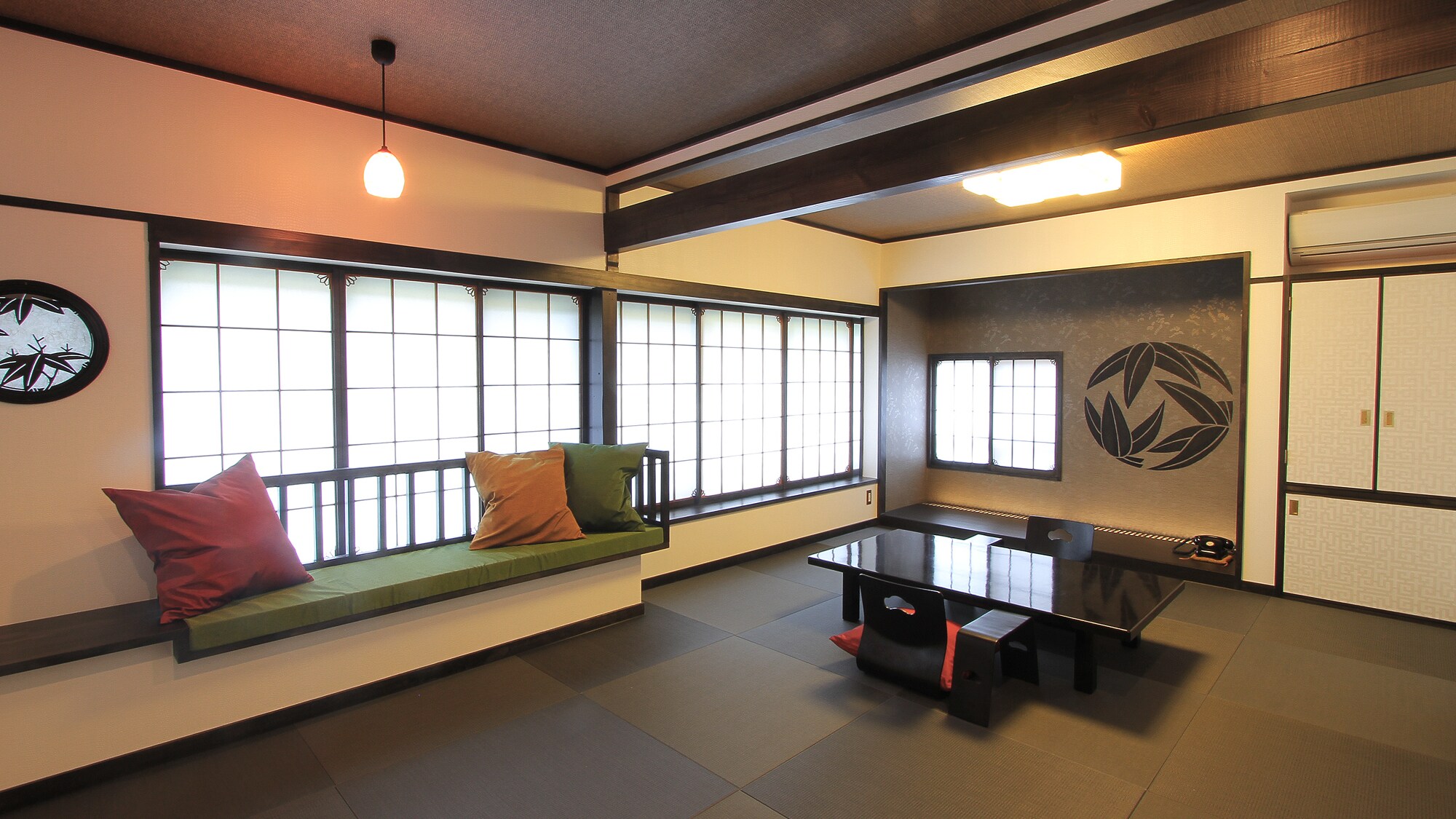 Example of a room [White Room]